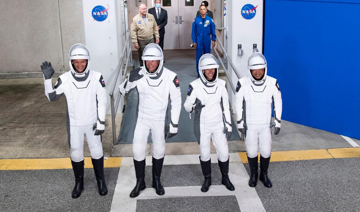 Konstantin Borisov, Andreas Mogensen, Jasmin Moghbeli och Satoshi Furukawa före lördagens uppskjutning från Cape Canaveral i Florida i USA. Foto: Joel Kowsky/NASA/AP/TT