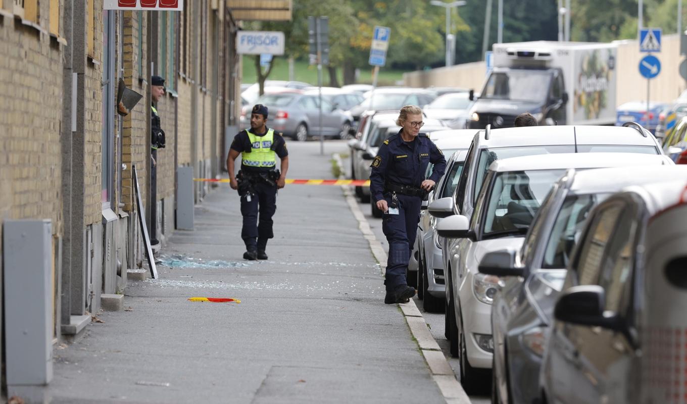 Polisens tekniker arbetar efter explosion i området Olskroken där en explosion inträffat under natten mot torsdagen. Foto: Adam Ihse/TT