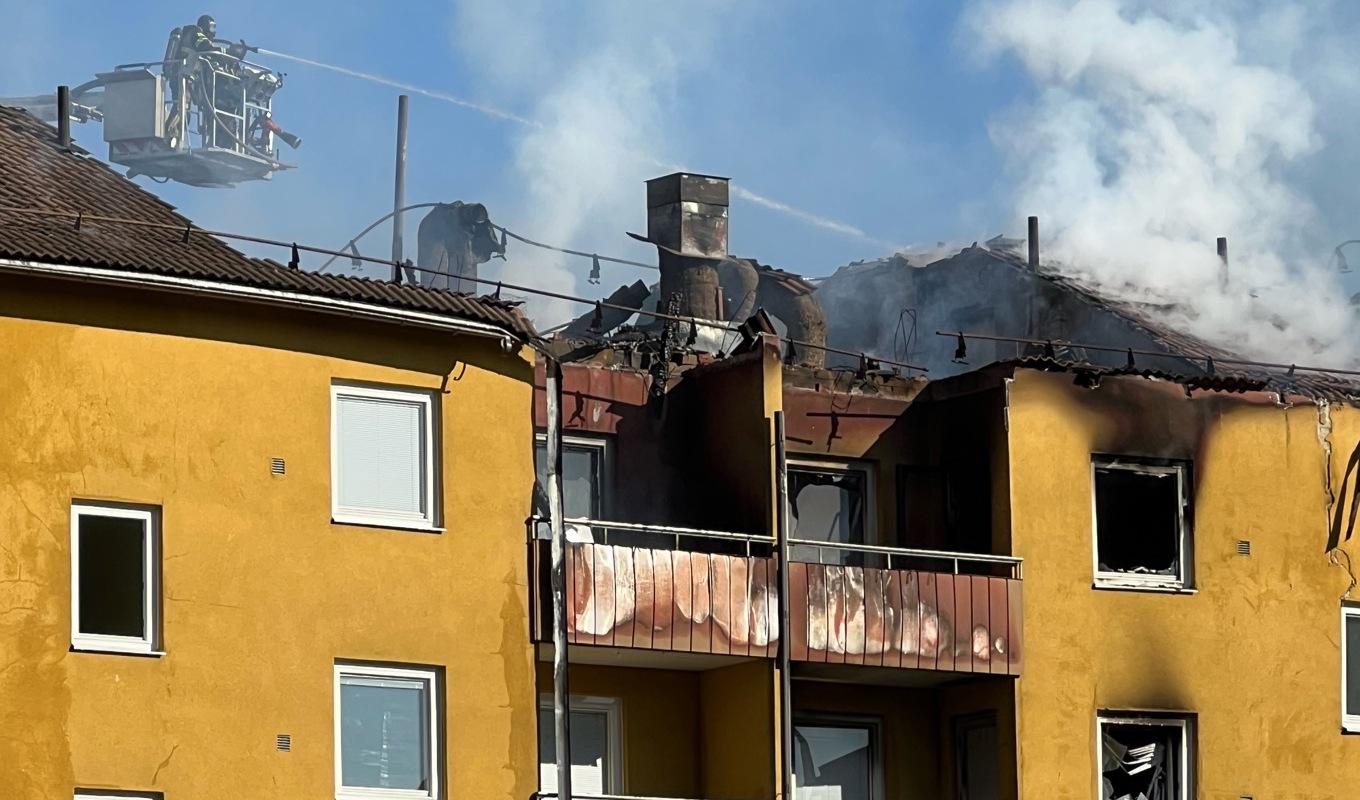 En explosion har skett i ett bostadshus i centrala Norrköping. Skadorna är omfattande. Foto: Fredrik Schlyter/TT