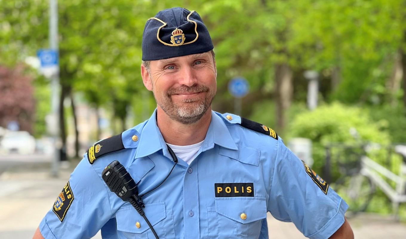 Kommunpolisen Andreas Pettersson säger att de har fått ”fler verktyg i lådan” för att kunna vara på rätt plats på rätt tid. Foto: Karlskoga kommun