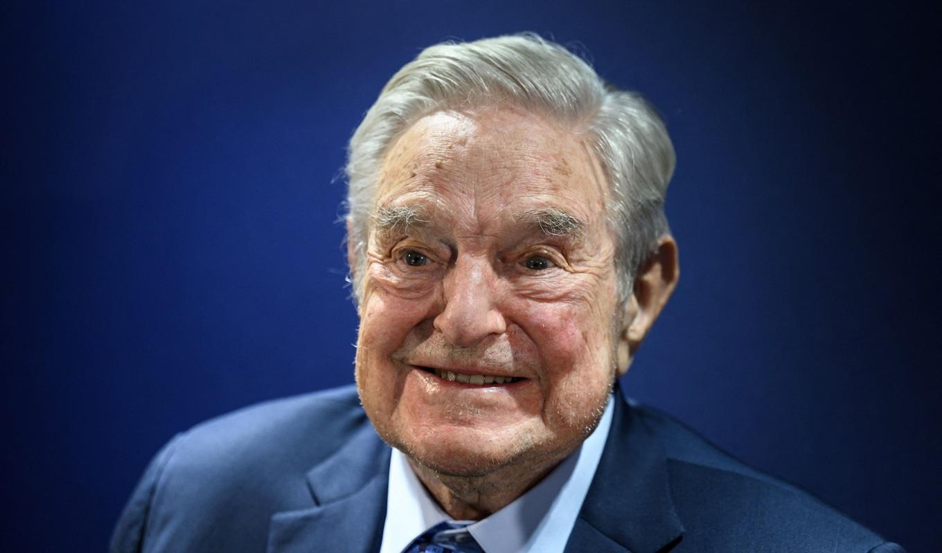 Finansmannen och miljardären George Soros håller ett tal på World Economic Forum i Davos i Schweiz den 24 maj 2022. Foto: Fabrice Coffrini/AFP via Getty Images