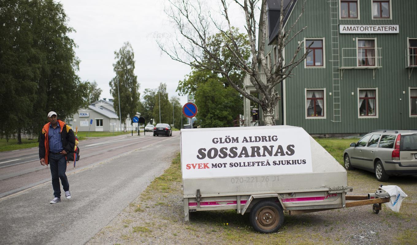 Sedan flera år tillbaka pågår en kamp för demokratin och för Sollefteå sjukhus. Medborgare kräver att få tillbaka BB och akut kirurgi. Makthavarna lyssnar inte. Lokaltidningen skriver inte. Bild från den 9 augusti 2017. Foto: Izabelle Nordfjell/TT