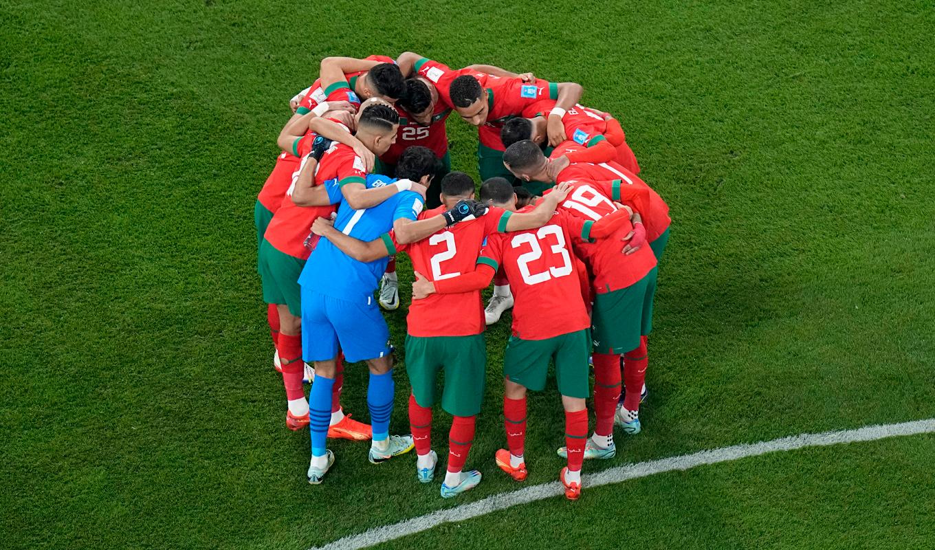 Marockos VM-lag inför bronsmatchen mot Kroatien, som man förlorade. Nu blir det ingen match mot Liberia på grund av jordbävningen. Foto: Pavel Golovkin/AP/TT