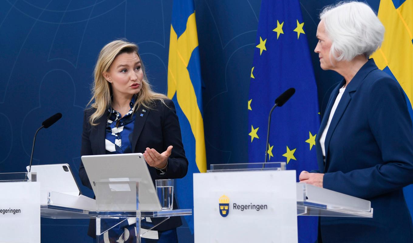 Vice statsminister Ebba Busch (KD) och sjukvårdsminister Acko Ankarberg Johansson (KD) håller en pressträff om satsningar inom hälso- och sjukvården. Foto: Fredrik Surell/TT