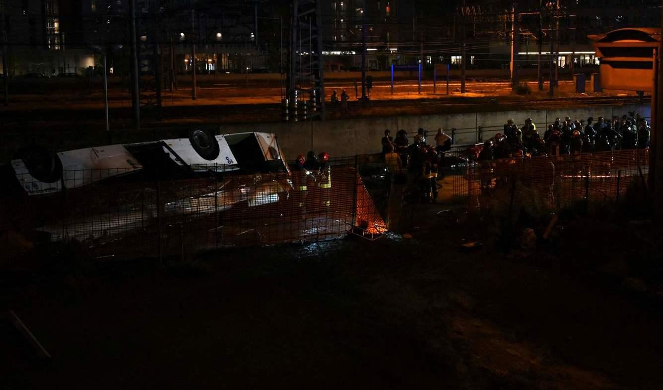 Minst 20 personer har omkommit i bussolyckan i Venedig. Foto: Marco Sabadin/AFP/TT