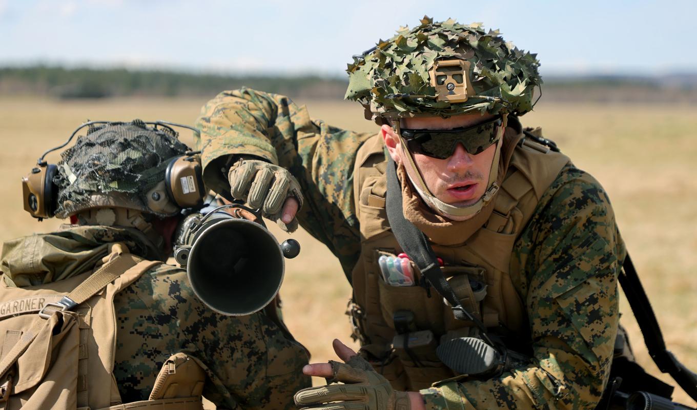 Amerikanska militärer över med luftvärnsvapen under militärövningen Aurora 23 vid Skaraborgs regemente. Arkivbild. Foto: Adam Ihse/TT