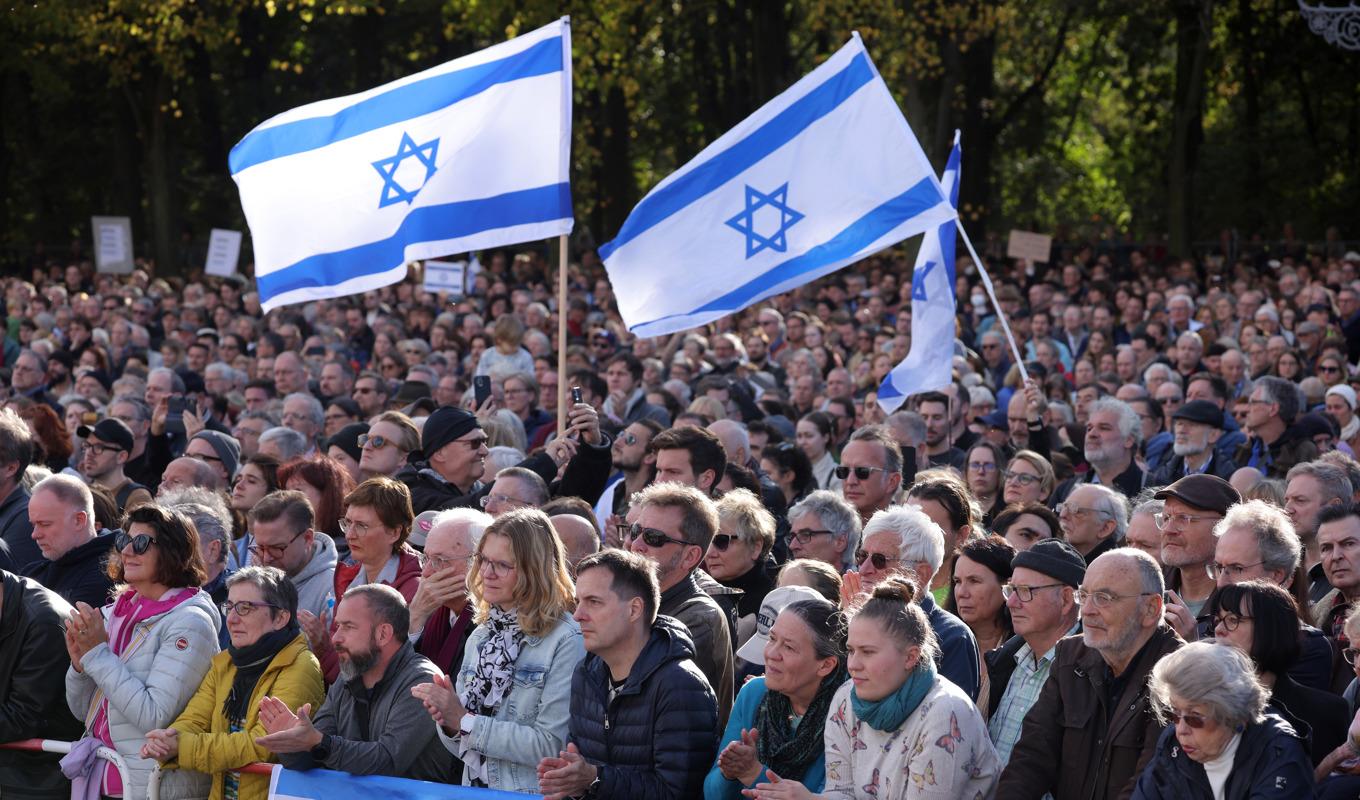 Människor samlades i Berlin den 22 oktober för att visa solidaritet med Israel och mot den ökade antisemitismen i Tyskland. Foto: Sean Gallup/Getty Images