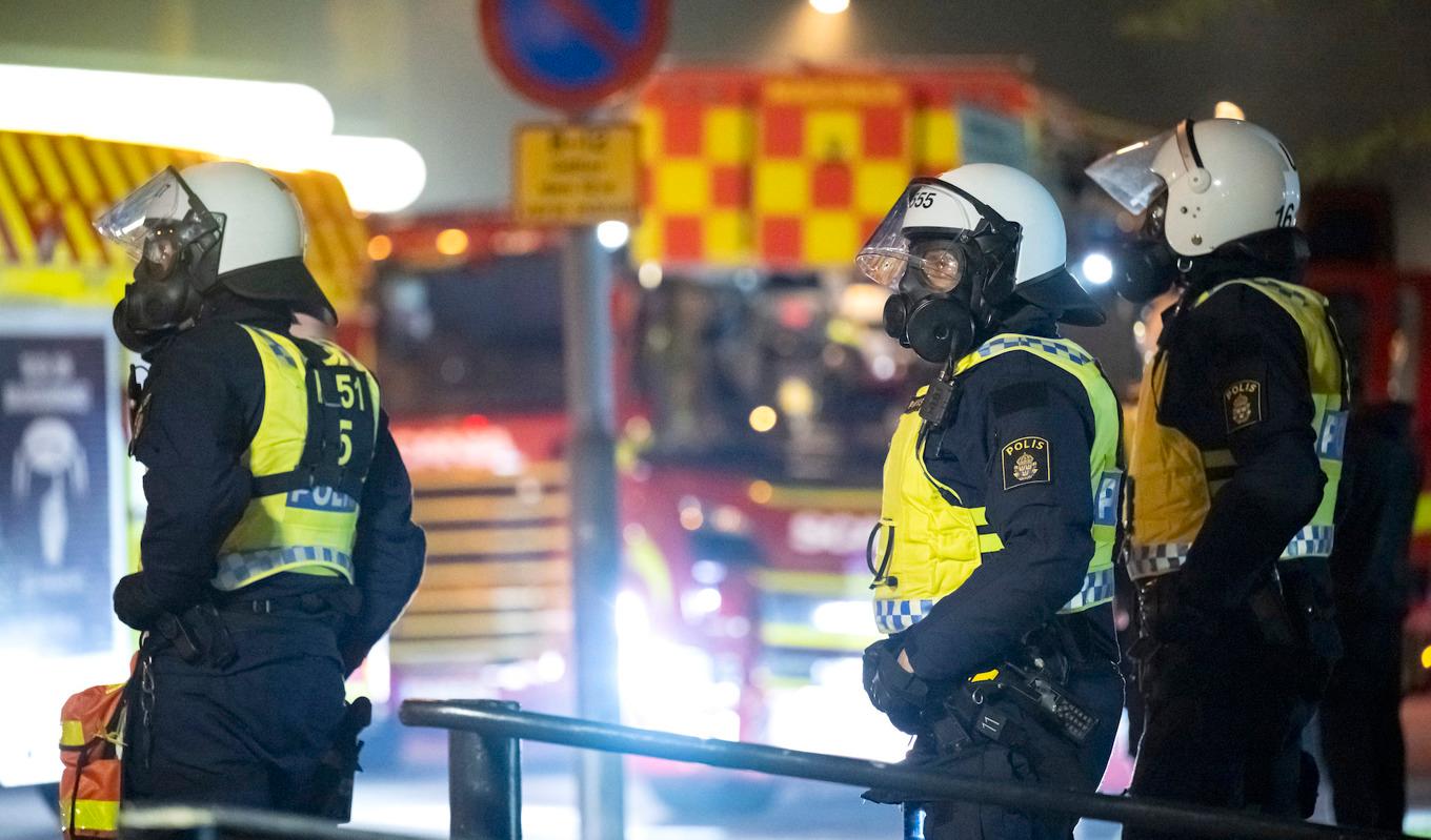 Polisen i Malmö har fått kritik för att ha agerat passivt under de våldsamma upploppen i Rosengård. Foto: Johan Nilsson/TT