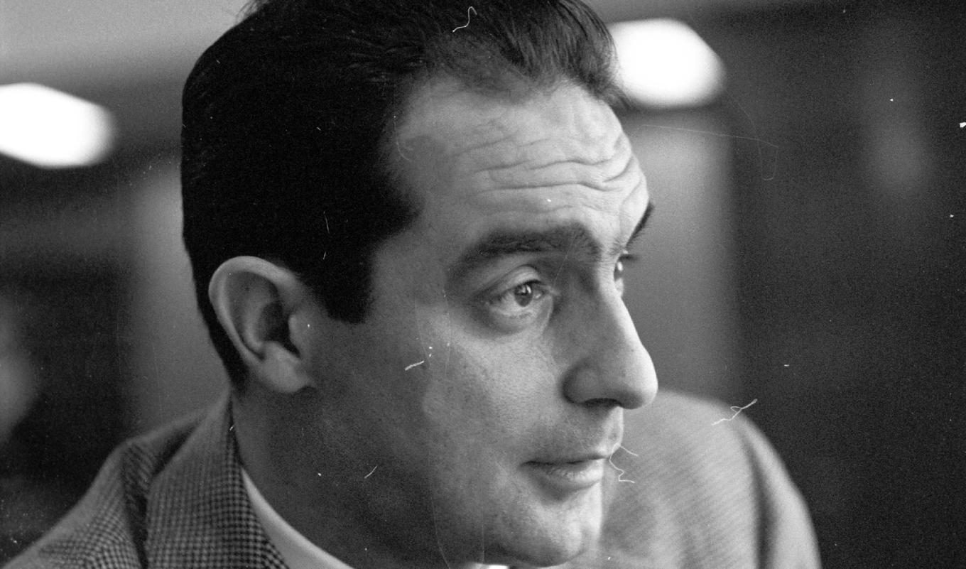 Italo Calvino – en av den moderna litteraturhistoriens stora stilister. Hans romaner Den tudelade visconten och Den obefintlige riddaren är mästarprov i det korta formatet. Foto: Public Domain