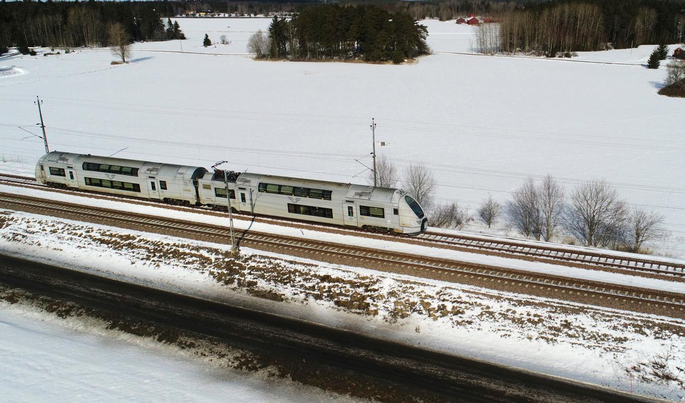 Banvallen mellan Sundsvall och Härnösand har skadats till följd av regnet och de höga flödena. Arkivbild. Foto: Fredrik Sandberg/TT