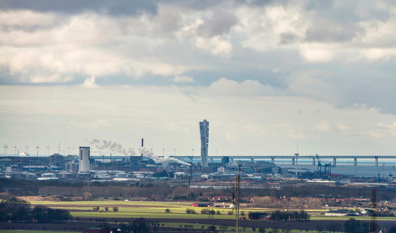 Bilden av Skåne är splittrad. Trots tufft läge har arbetslösheten i utsatta grupper minskat och skånsk industri går ganska bra inom vissa sektorer. Handeln drar dessutom fördel av närheten till Danmark, enligt en ny rapport. Arkivbild. Foto: Emil Langvad/TT