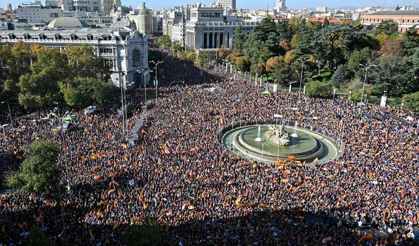 Uppemot 170 000 människor protesterade i Madrid på lördagen den 18 november. Foto: Javier Soriano/AFP via Getty Images