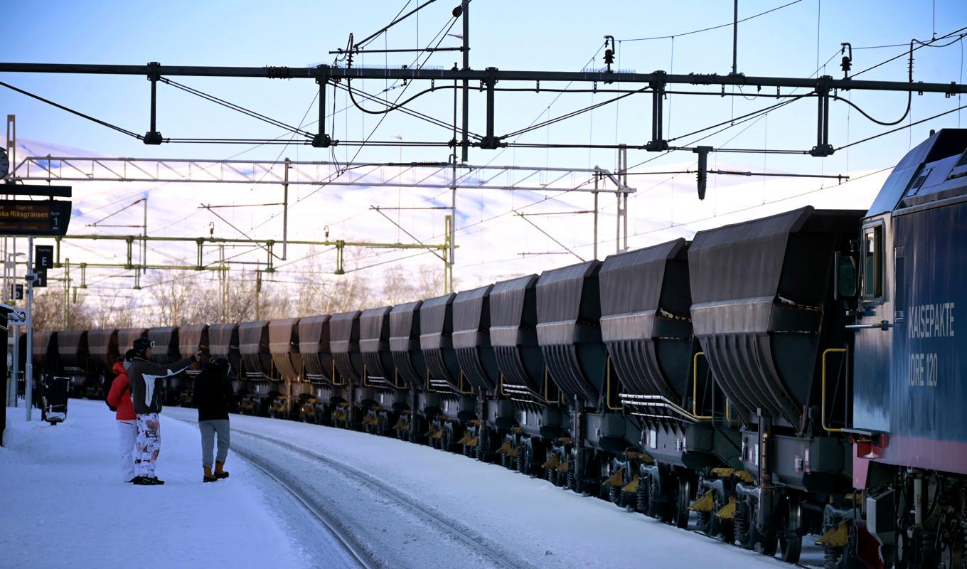 Ett malmtåg från LKAB på Björklidens station. Arkivbild. Foto: Janerik Henriksson/TT