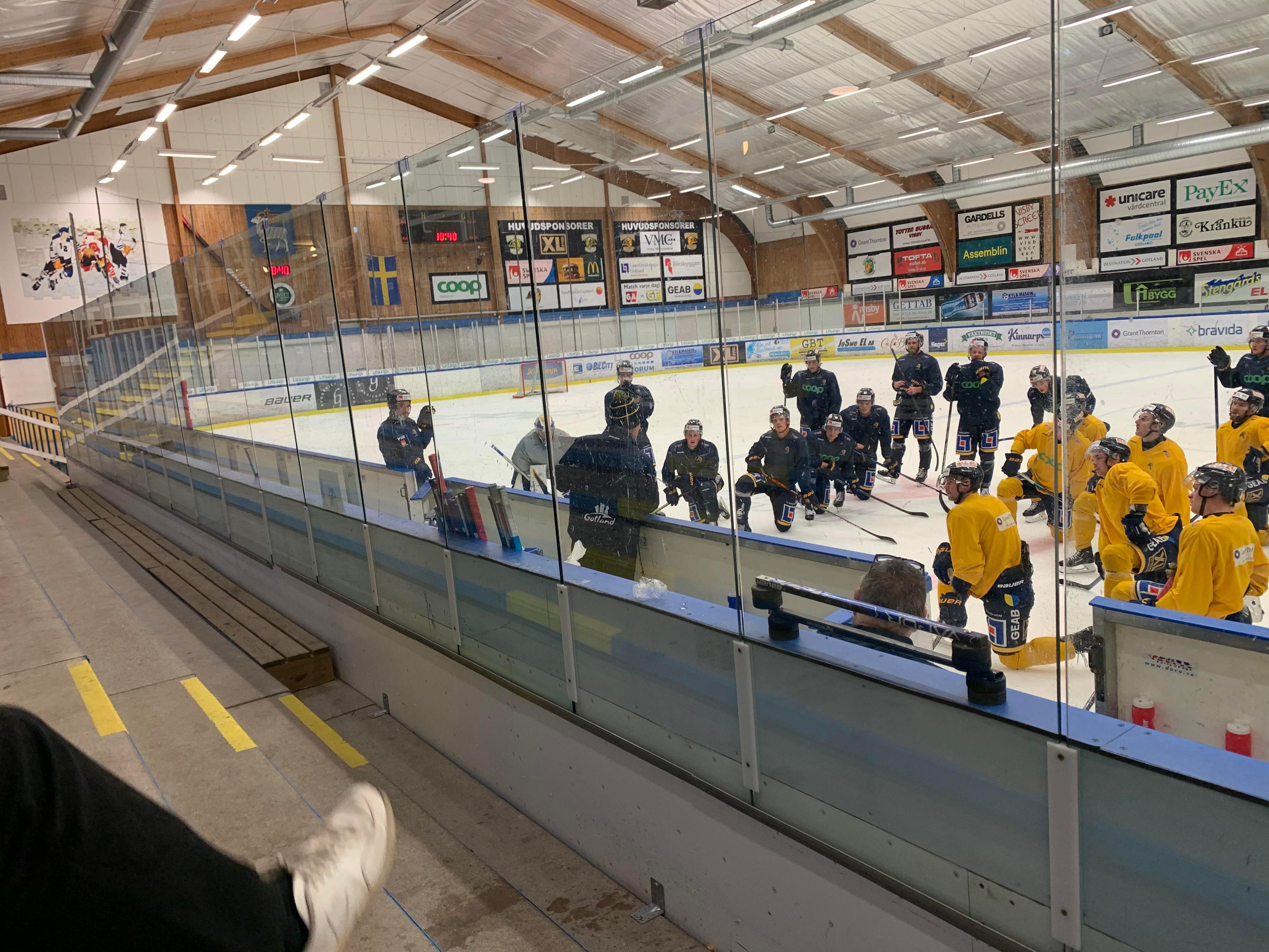 Visby Roma är en klubb som efterlyser ökade intäkter från Hockeyettanorganisationen för att matcha kostnadsökningarna. Foto: Jonas Arnesen