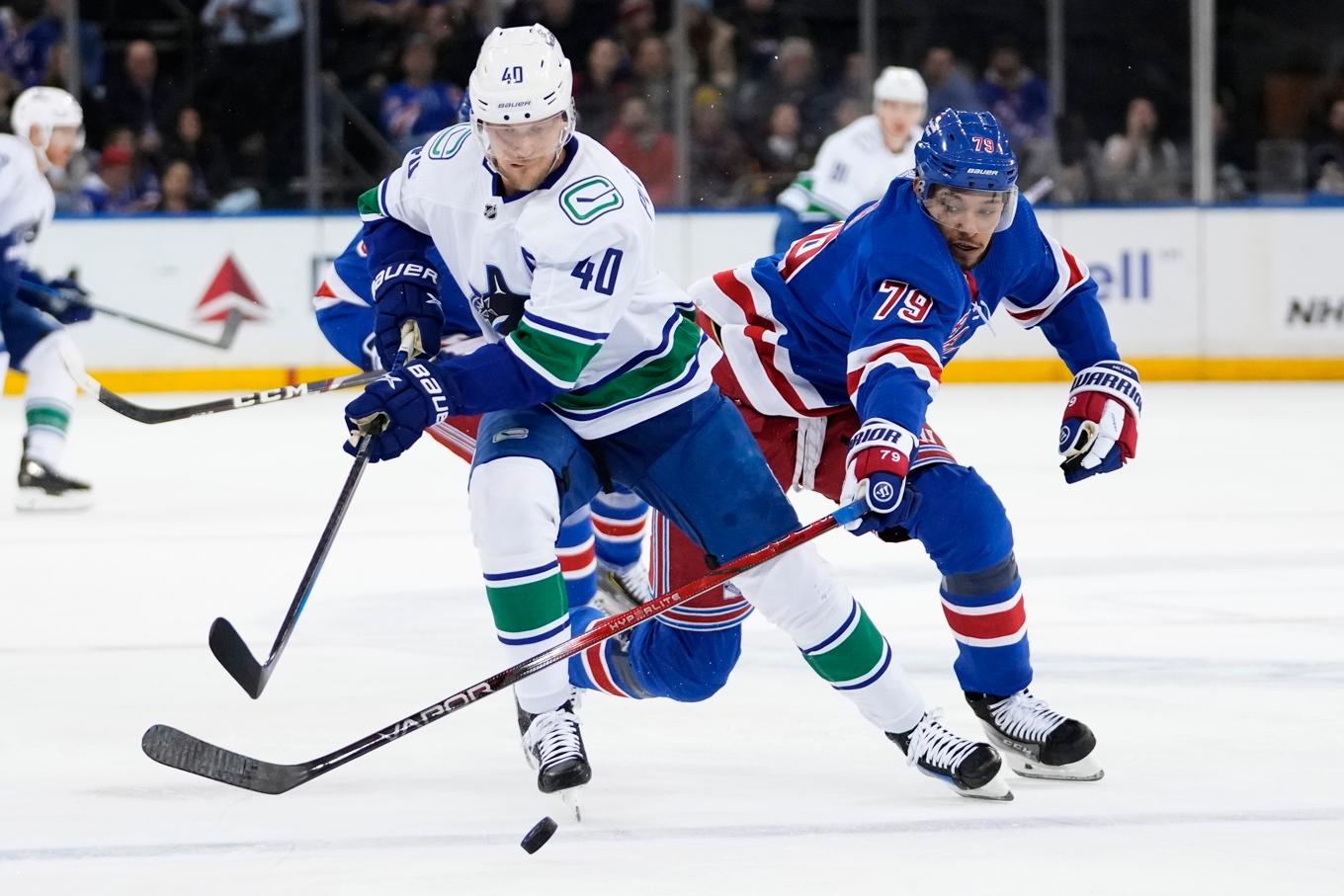 Elias Petterson i nattens match mot New York Rangers. Foto: Frank Franklin II/AP/TT