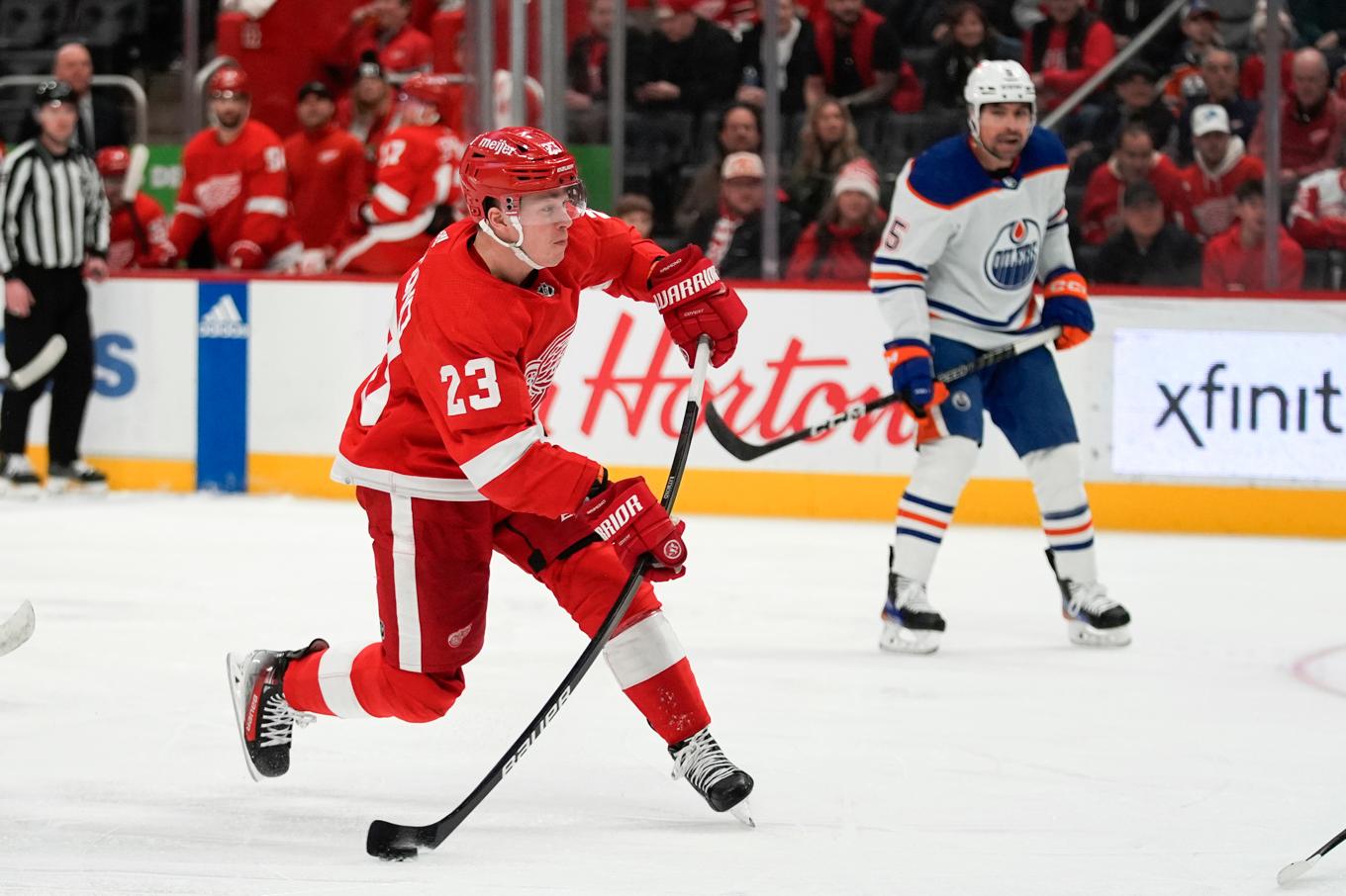 Detroit slog Toronto borta och Detroits svenske forward satte segermålet i tom bur, till 4–2 i en match där Torontos poängmaskin William Nylander blev poänglös. Arkivbild. Foto: Paul Sancya/AP/TT