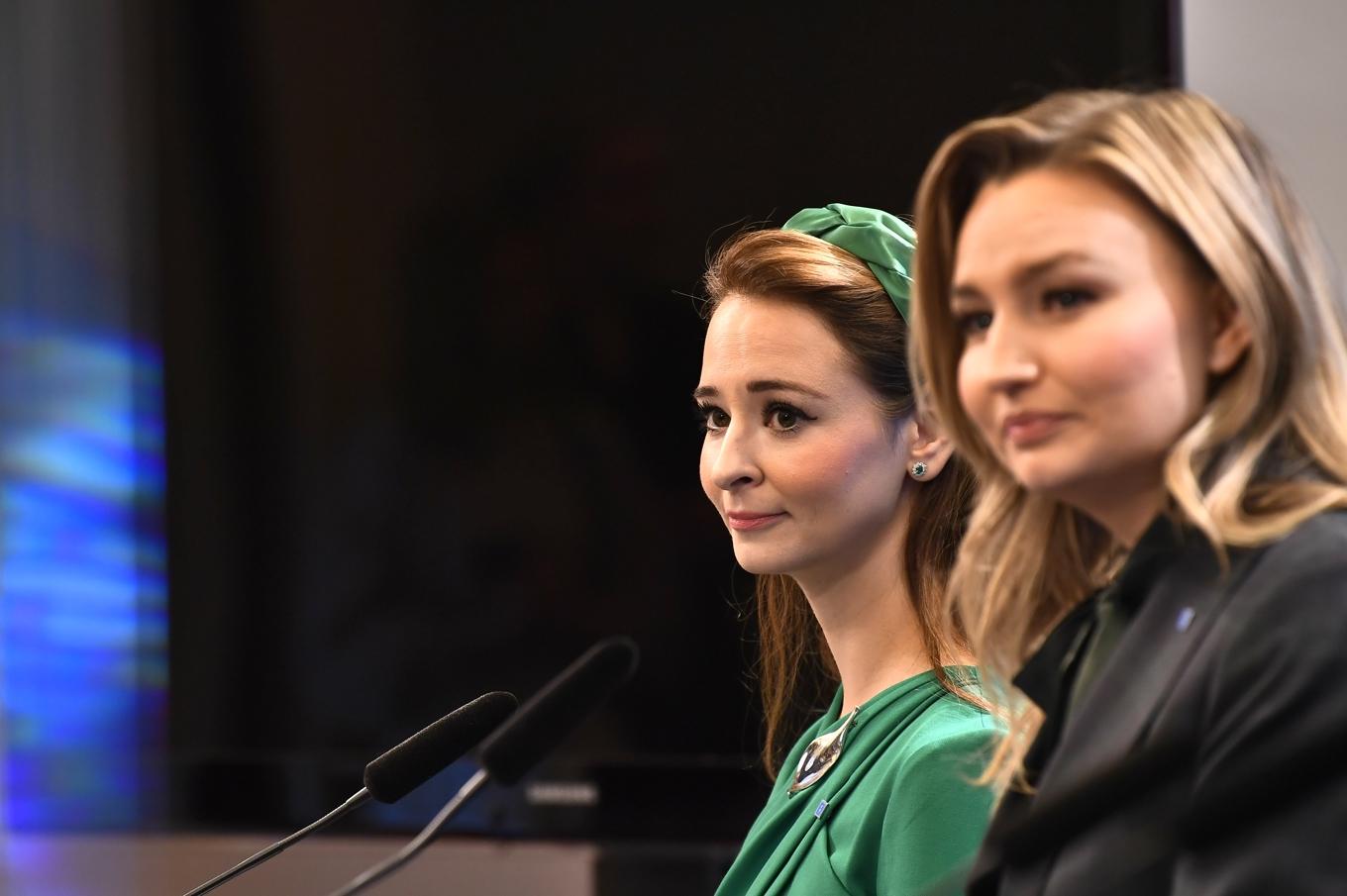 Kristdemokraternas partiledare Ebba Busch (KD, th) och Alice Teodorescu Måwe. Foto: Samuel Steen/TT