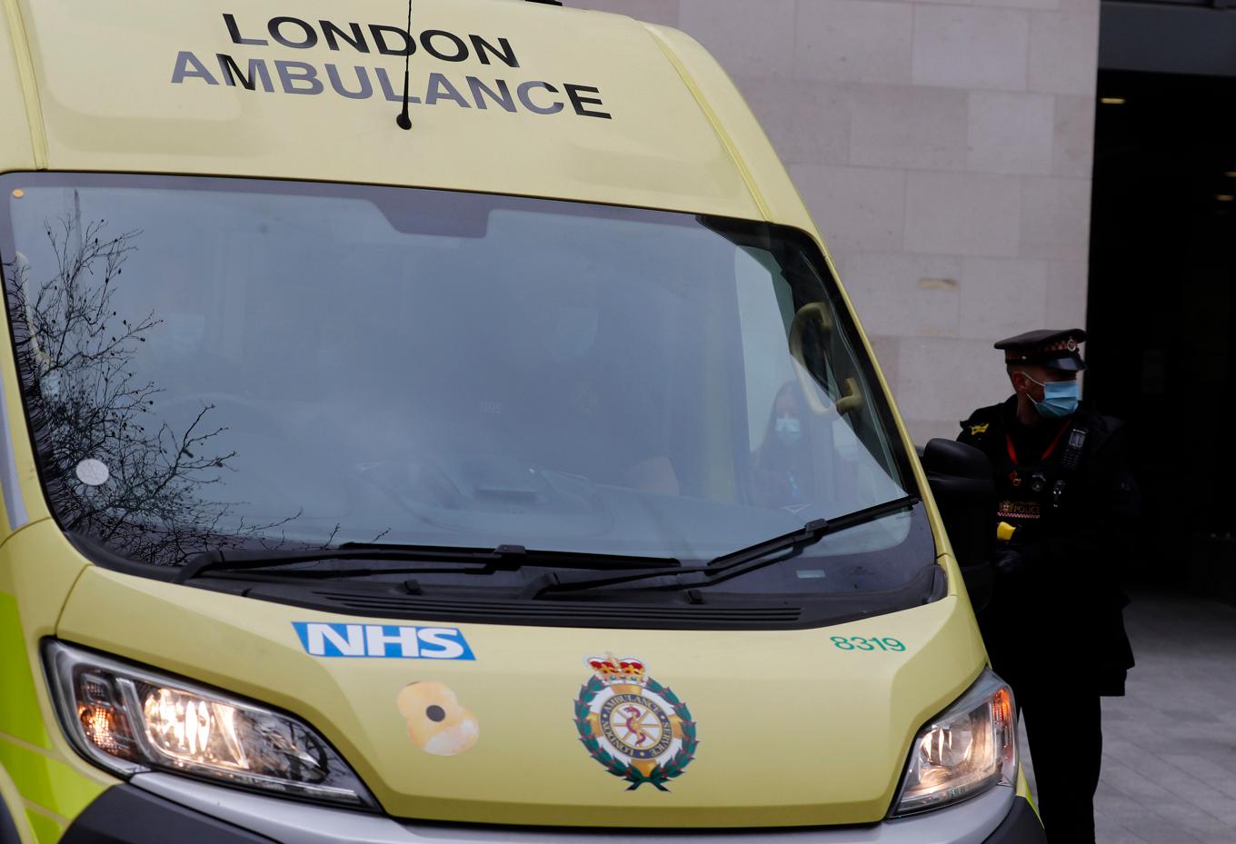 En nyfödd bebis har hittats i en väska i ett gathörn i London. Arkivbild. Foto: Frank Augstein/AP/TT