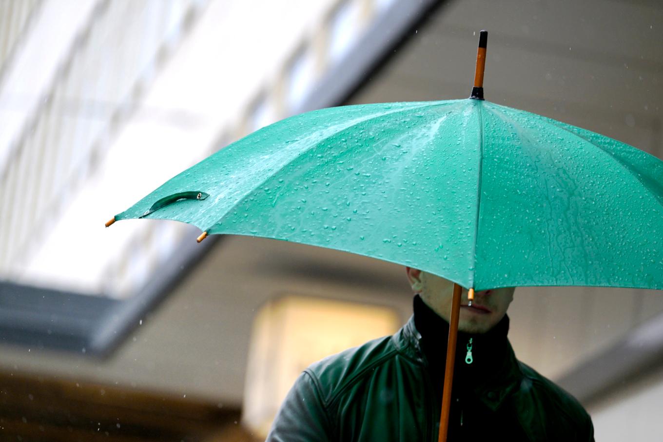 Ovädret som härjat i södra delen av landet under natten kan ställa till det även under onsdagen. Arkivbild. Foto: Janerik Henriksson/TT