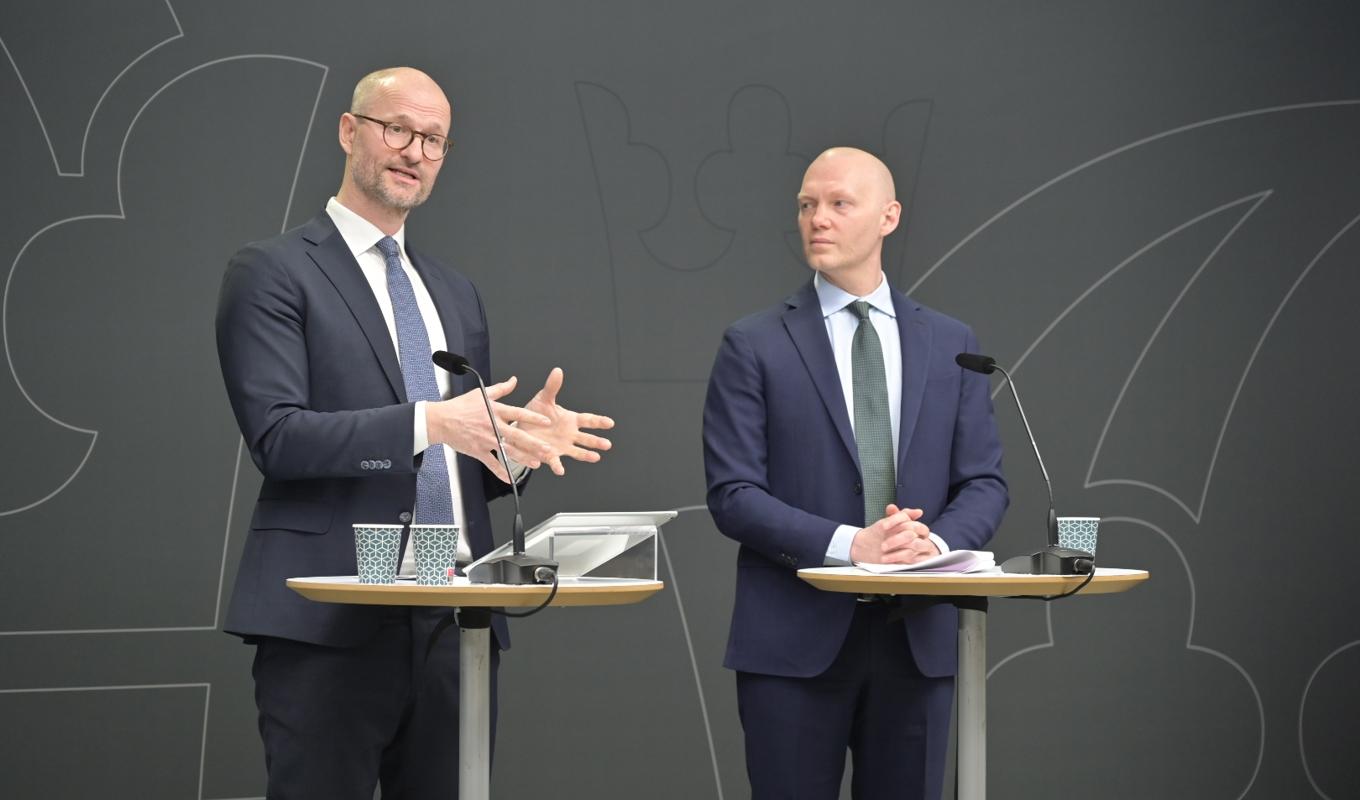 Utredare Olof Sandstedt och finanansmarknadsminister Niklas Wykman. Foto: Roger Sahlström.