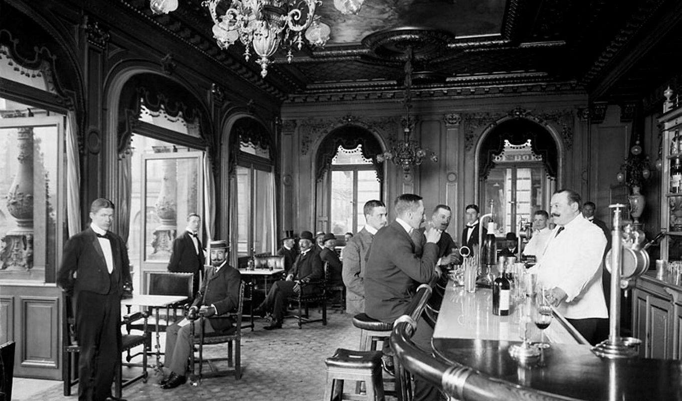 Hotell Rydberg var mellan åren 1857 och 1914 en populär restaurang och bar vid Gustav Adolfs Torg i Stockholm. Det fick ge plats för ett bankpalats. Foto: Public Domain