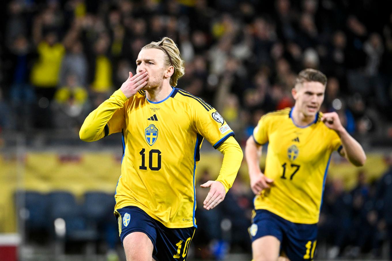 Emil Forsberg och lagkamraterna i Blågult ska möta Serbien i juni. Arkivbild. Foto: Fredrik Sandberg/TT