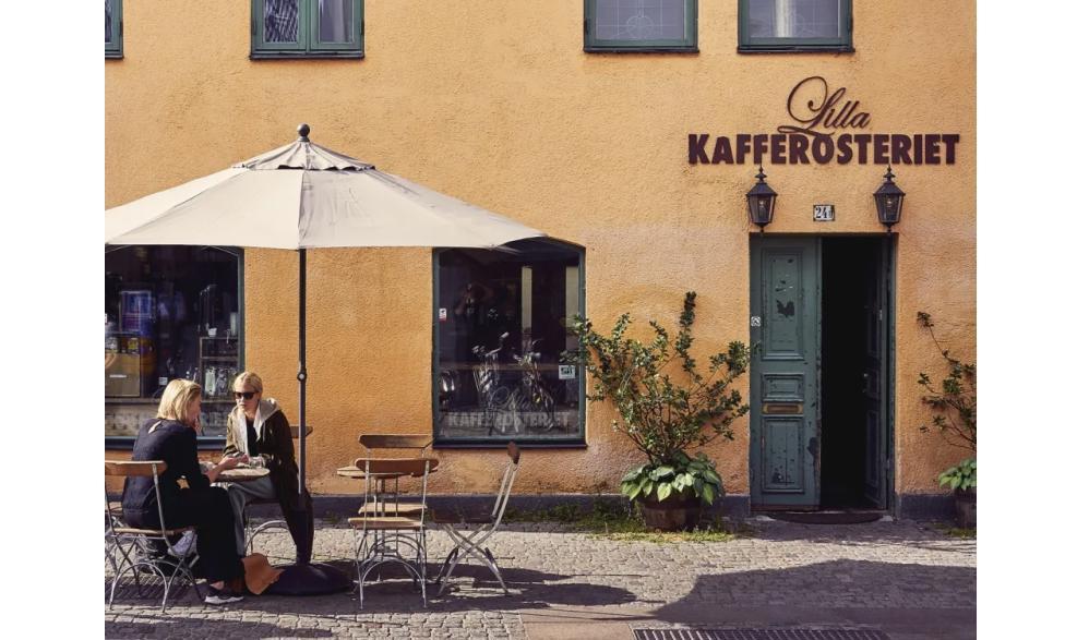 Lilla Kafferosteriet i Malmö är både café och rosteri. Caféet är inrymt i Claes Mortensens hus och erbjuder varma och kalla kaffedrycker. Foto: Kristian Andersson