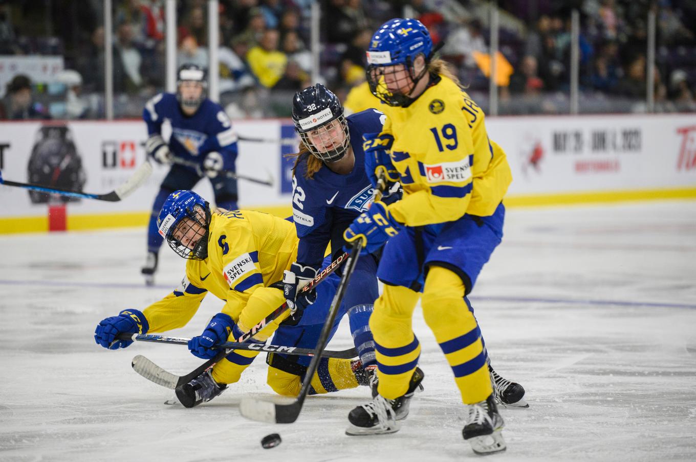 Sara Hjalmarsson (19) gjorde ett av de svenska målen i 2–5-förlusten mot Schweiz. Arkivbild. Foto: Christopher Katsarov/AP/TT