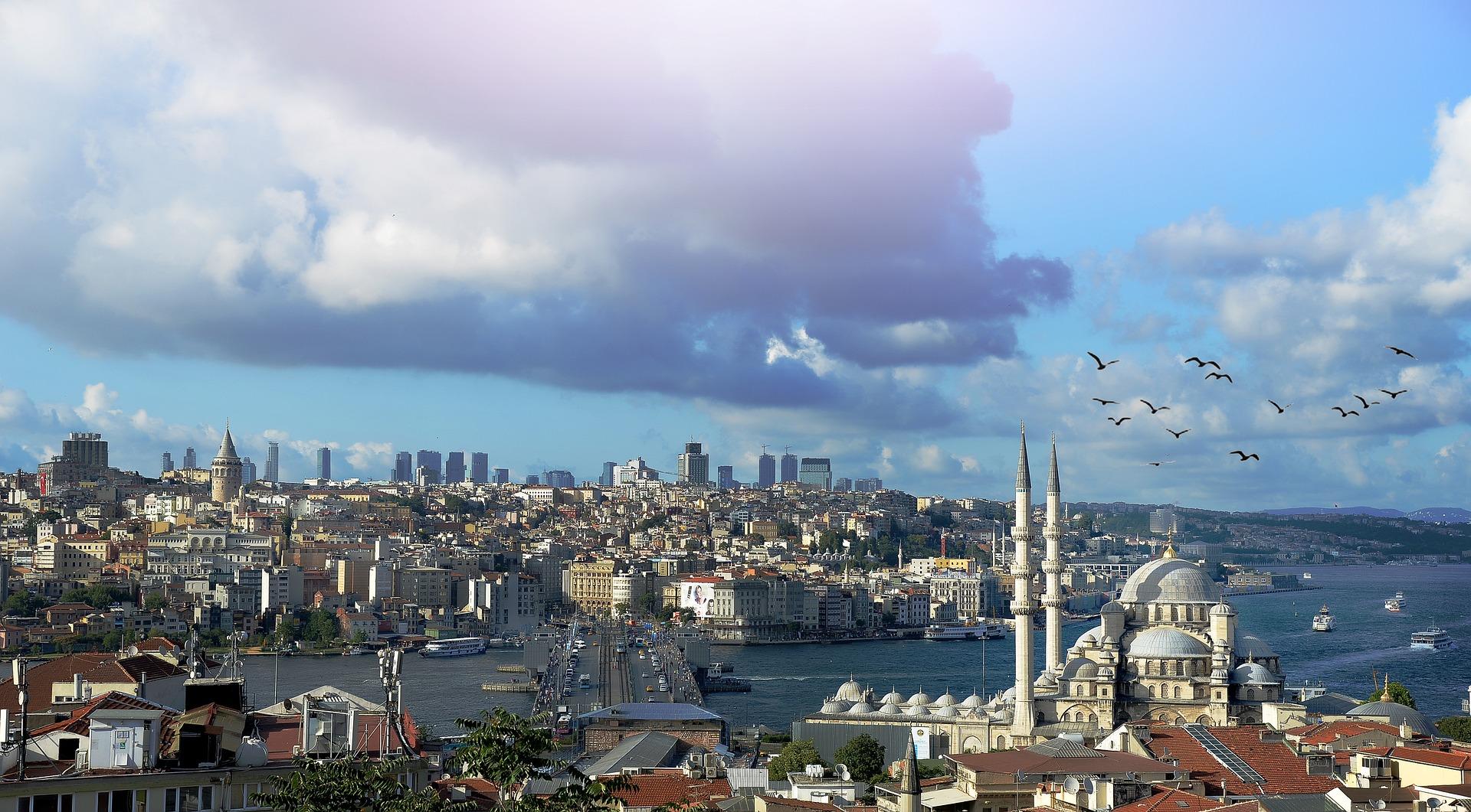 En man från Sverige har gripits i Istanbul efter en skjutning vid ett kafé där en man dog och en skadades. Foto: Oktay Karataşoğlu