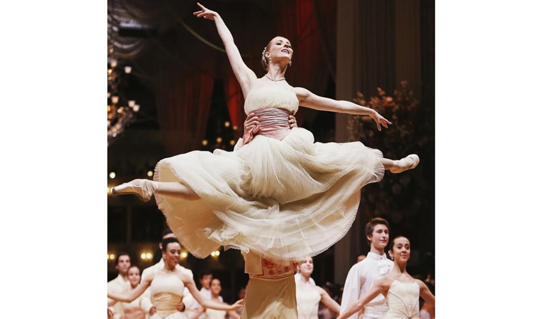 Dansare från Vienna State Opera Ballet uppträder under den årliga operabalen.Foto: Georg Hochmuth/AFP via Getty Images