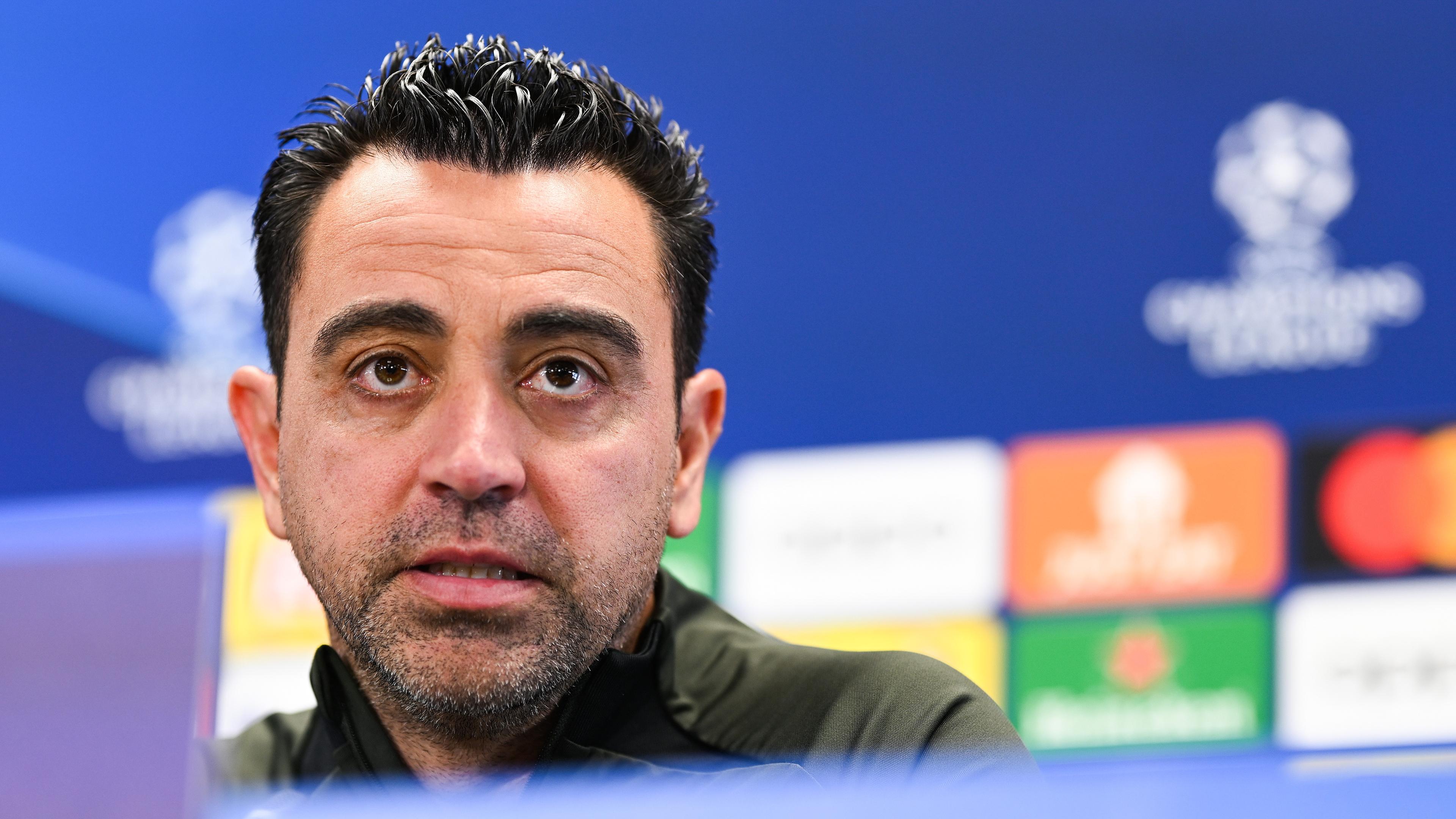 Xavi tvärvände sedan ligatiteln gått förlorad och sitter kvar som Barcelonatränare ännu ett år. Foto: David Ramos/Getty Images