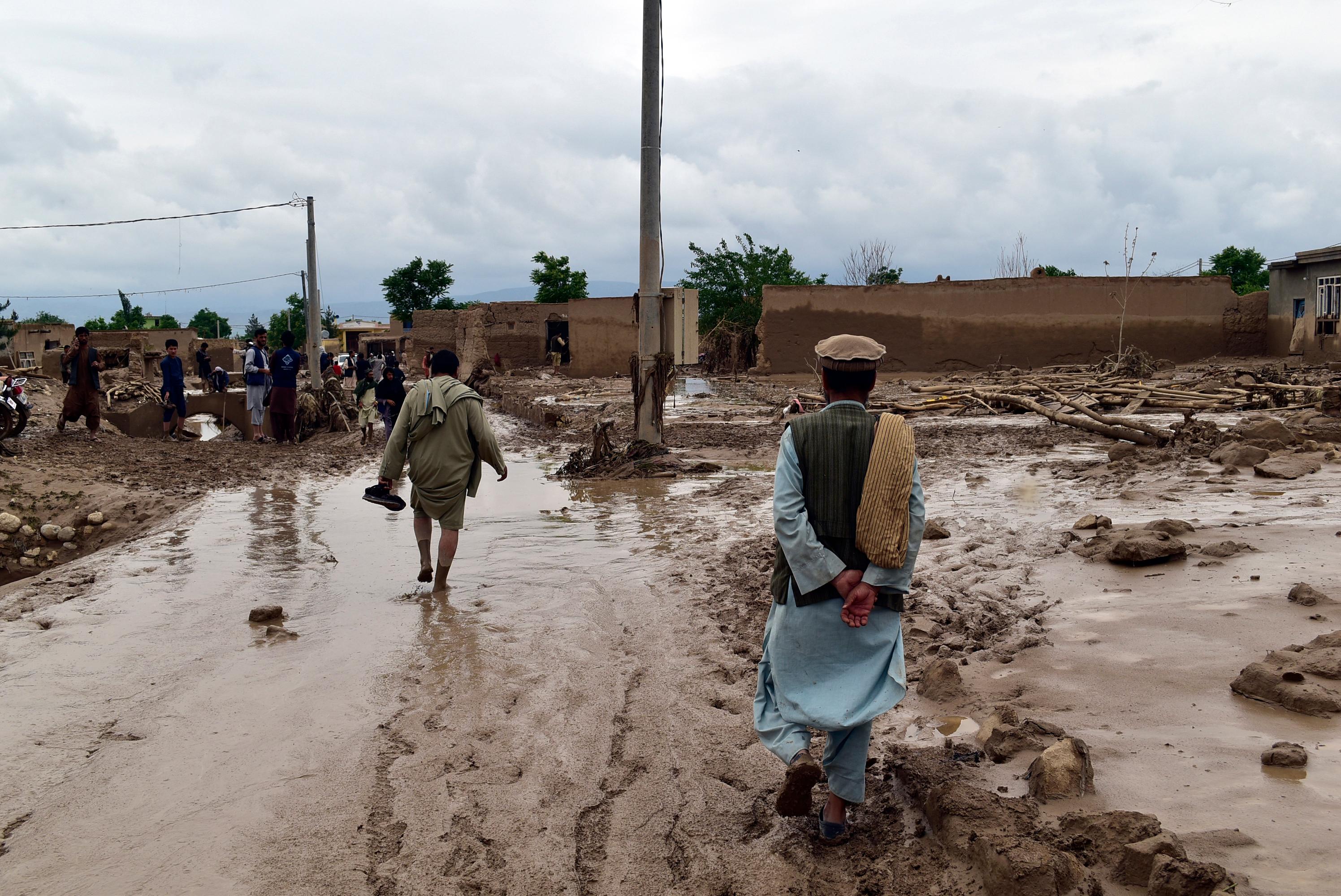 Förstörda hem i Baghlanprovinsen efter fredagens översvämningar i norra Afghanistan. Foto: Mehrab Ibrahimi/AP/TT