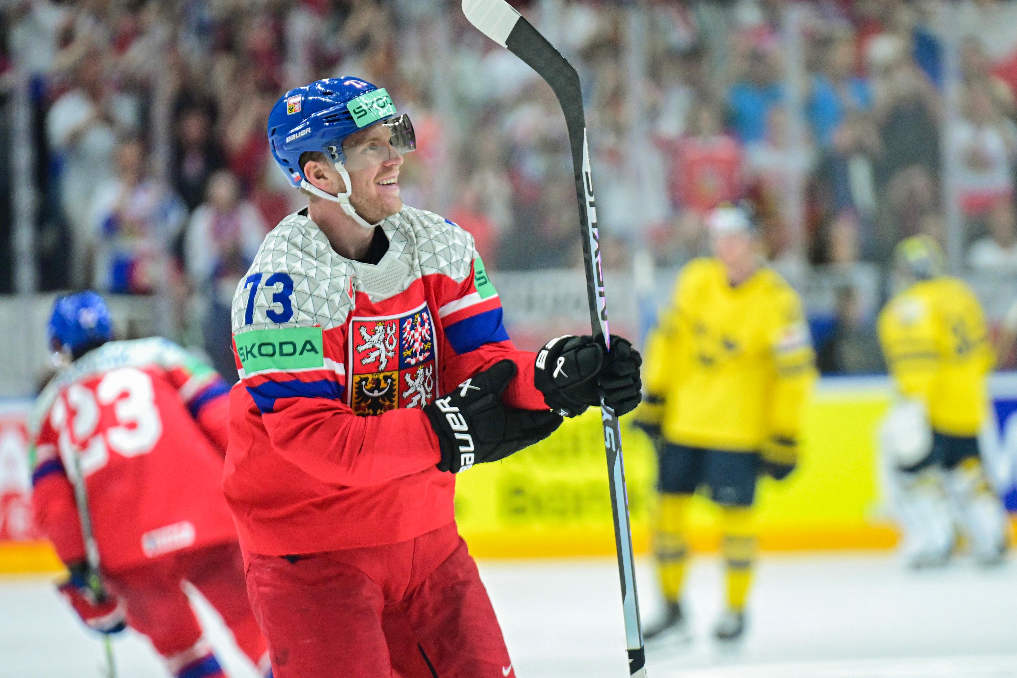 Tjeckiskt jubel, genom målskytten Ondrej Kase, och svenskt depp i VM-semifinalen. Foto: Björn Larsson Rosvall/TT