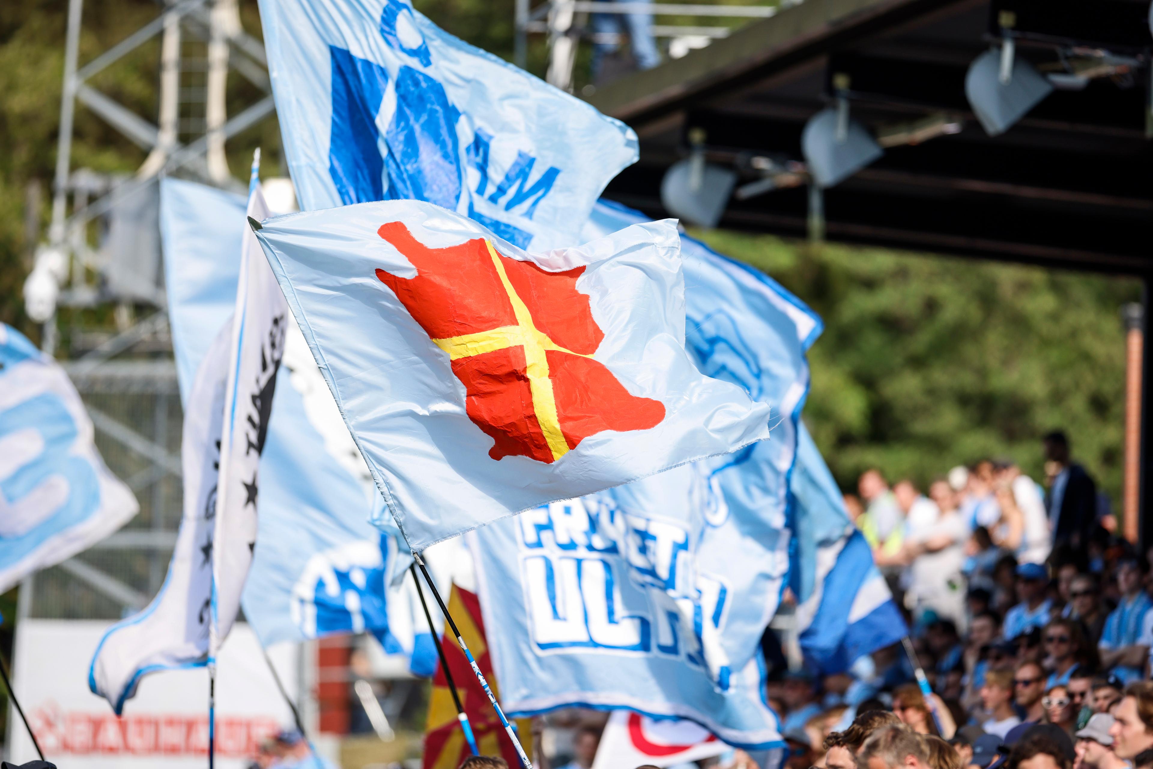 Malmös supportrar fick fira ett sent kvitteringsmål. Foto: Nils Petter Nilsson/TT