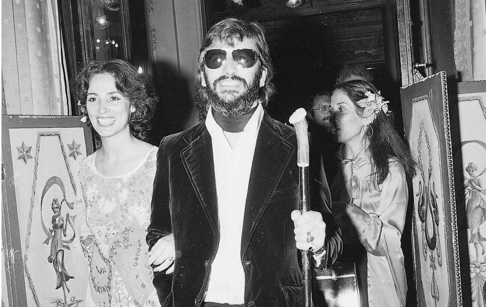 Ringo Starr på restaurang Le Louis XV, belägen invid lobbyn på Hôtel de Paris. Den 83-årige, forne Beatles-trummisen är sedan 1981 gift med Bond-skådisen Barbara Bach, som spelade mot Roger Moore i ”Älskade spion”, från 1977. Foto: © Monte-Carlo Sociéte des Bains de Mer