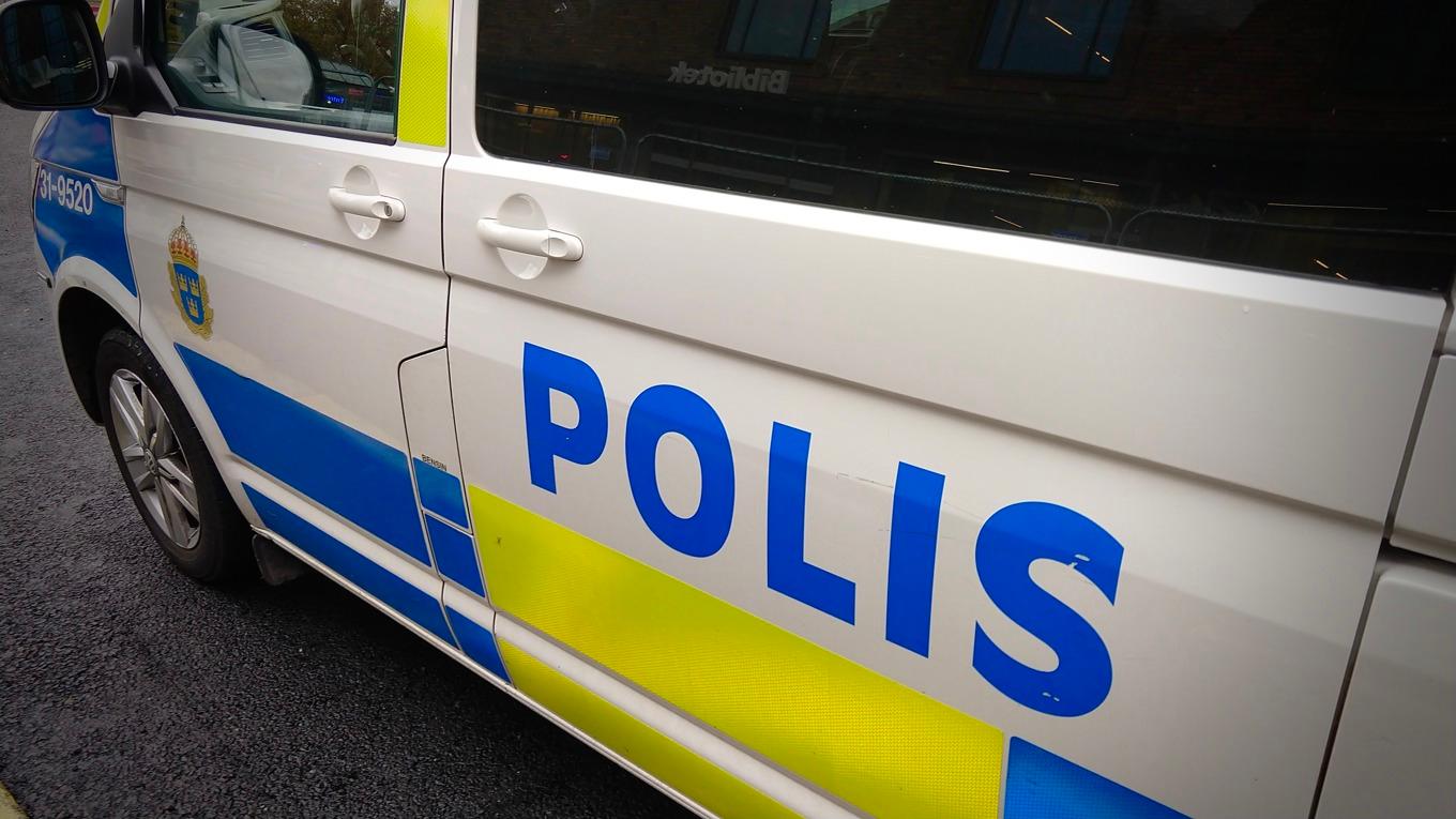 Ett misstänkt farligt föremål hittades i Hägernäs centrum i Täby norr om Stockholm. Foto: Epoch Times