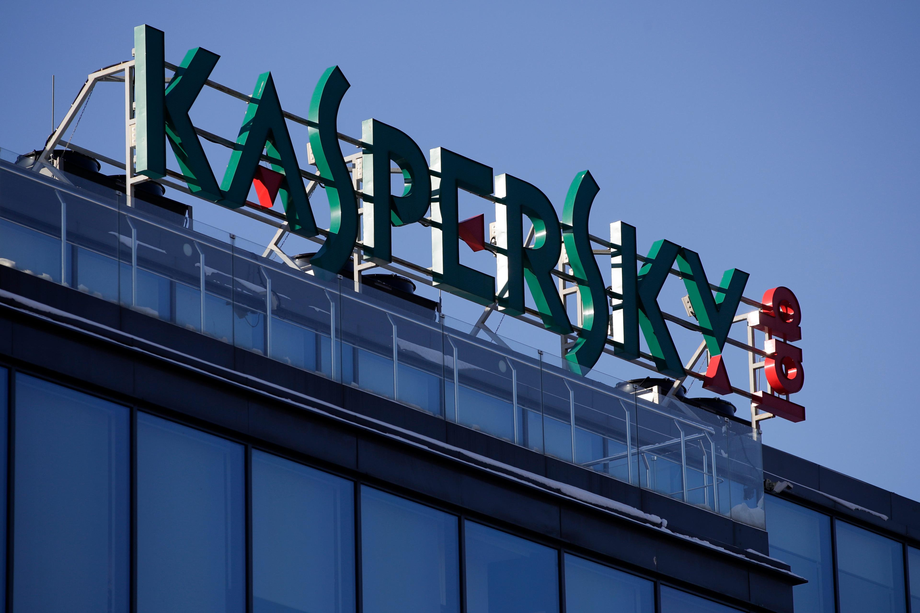En Kaspersky-skylt ovanför huvudkvarteren i Moskva 2017. Foto: Pavel Golovkin/AP/TT