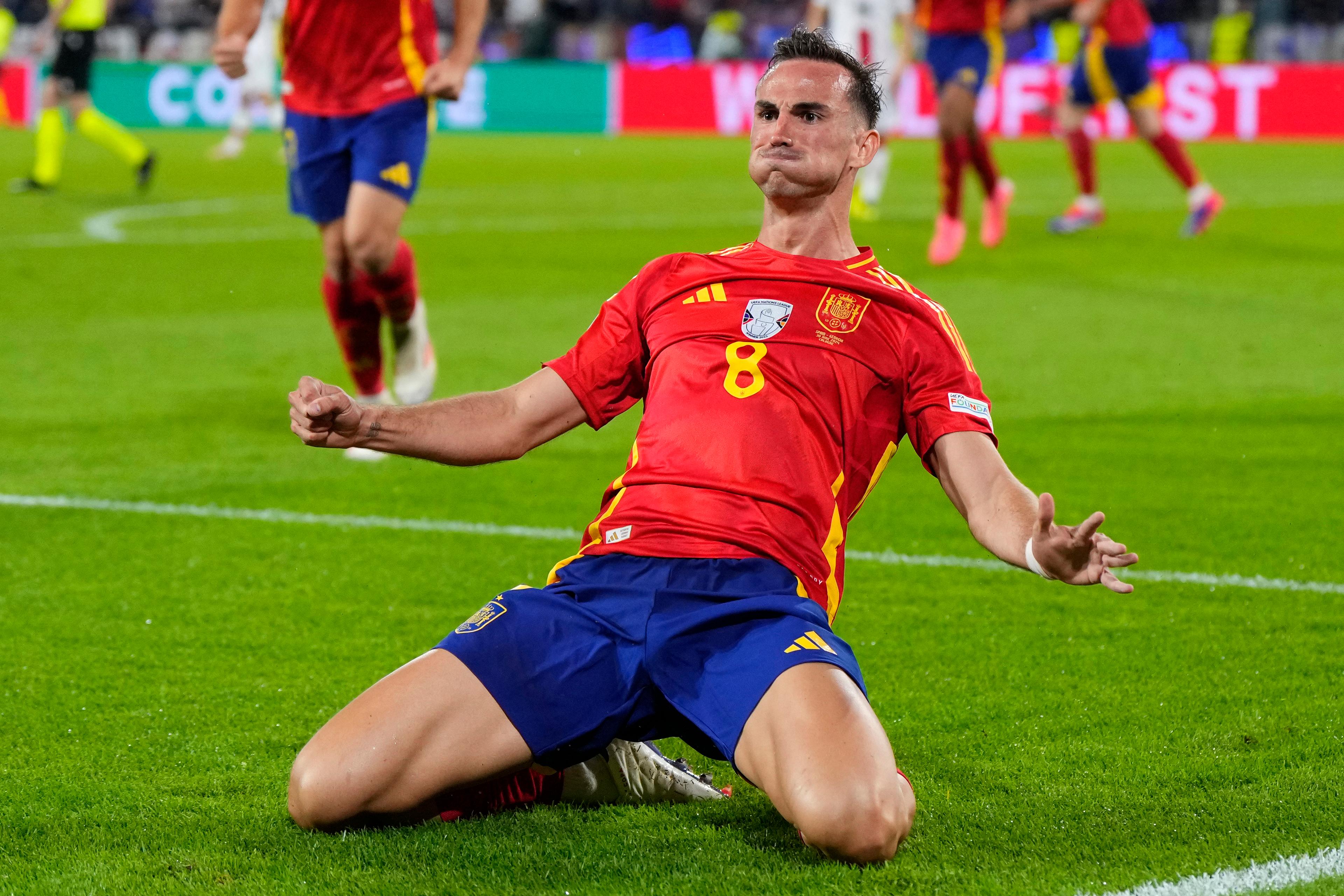 Fabián Ruiz jublar efter att ha gjort 2–1 för Spanien mot Georgien i EM-åttondelen. Foto: Manu Fernandez/AP/TT