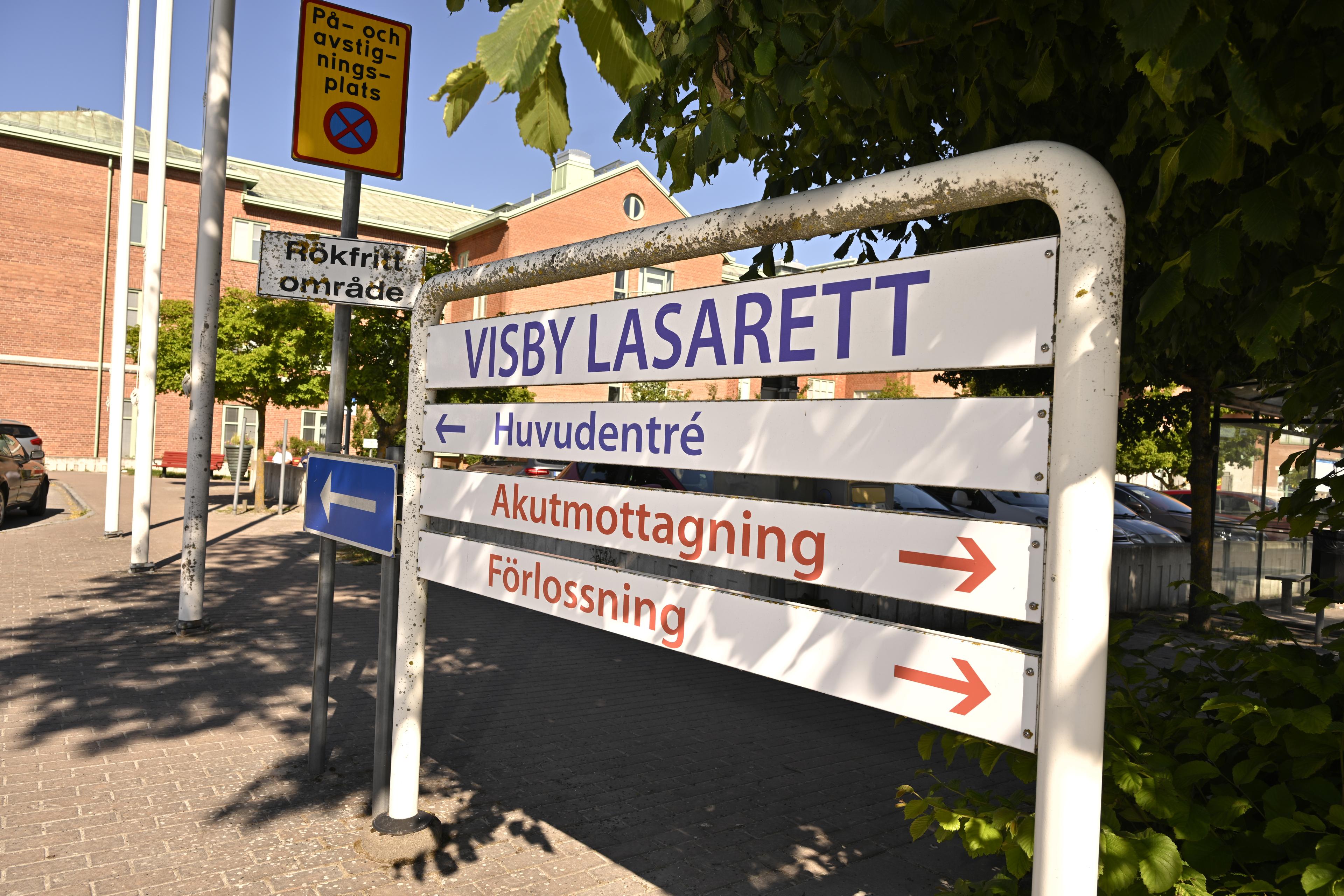 Inför sommaren har Visby lasarett tvingats dra ned på antalet vårdplatser. Foto: Anders Wiklund/TT