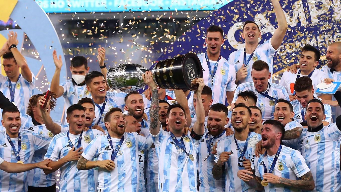 Argentina vann Copa America 2021 och hoppas försvara titeln i sommar. Leo Messi leder dem i USA, där han skapat fotbollsfeber med sin klubb Miami.   Foto: Budo Mendes/Getty Images