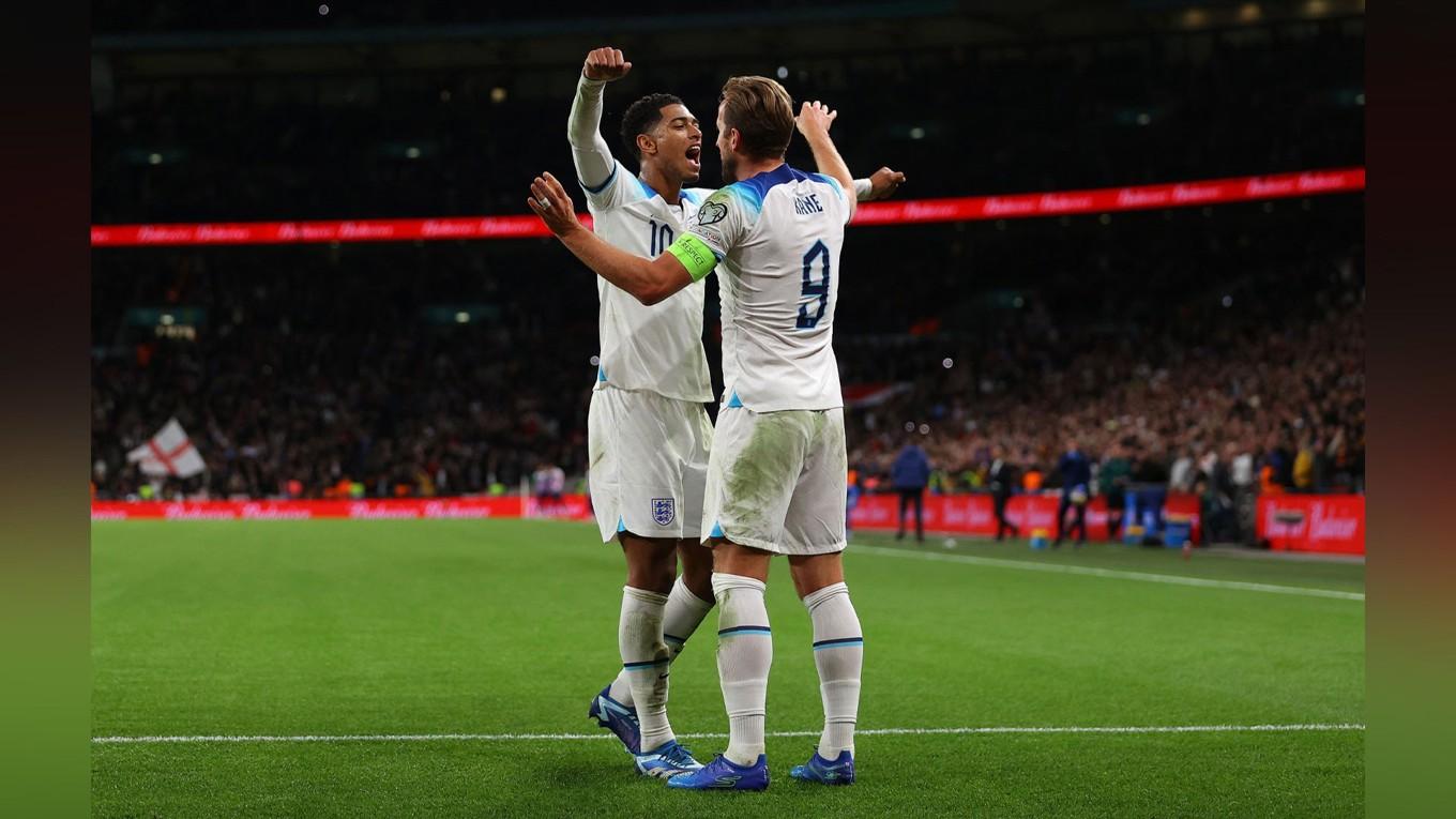 Englands två superstjärnor, Jude Bellingham och Harry Kane. Ska duon se till att England vinner EM i fotboll? Ja, det är vad en ”superdator” har som förutsägelse inför EM. Foto: Richard Heathcote/Getty Images