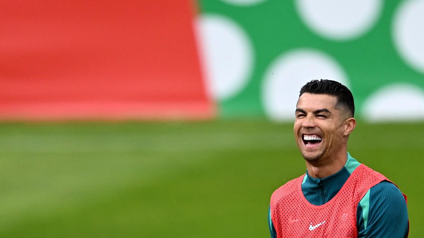 Portugals Cristiano Ronaldo kan skratta hela vägen till banken. Foto: Patricia de Melo Moreira/AFP via Getty Images