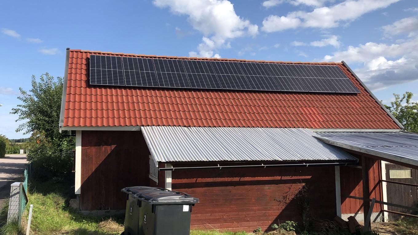 Installationer av solceller och batterier som används för stödtjänster kommer nu att beviljas avdrag. Foto: Tony Lingefors