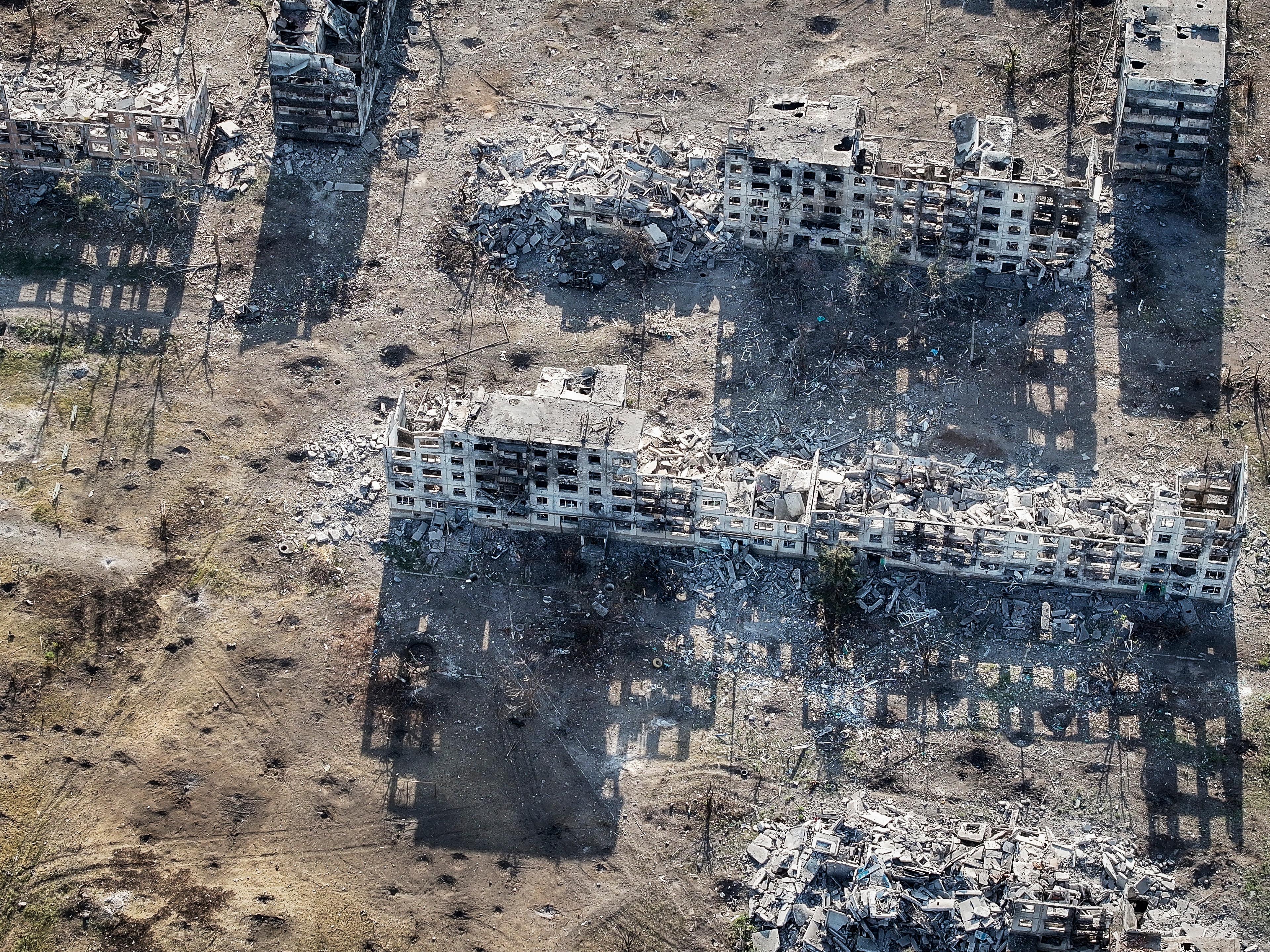 En flygbild från den 4 juli över staden Chasiv Yar i Donetskregionen visar mängder av förstörda hus efter intensiva strider. Foto: Ukrainska armén/AP/TT