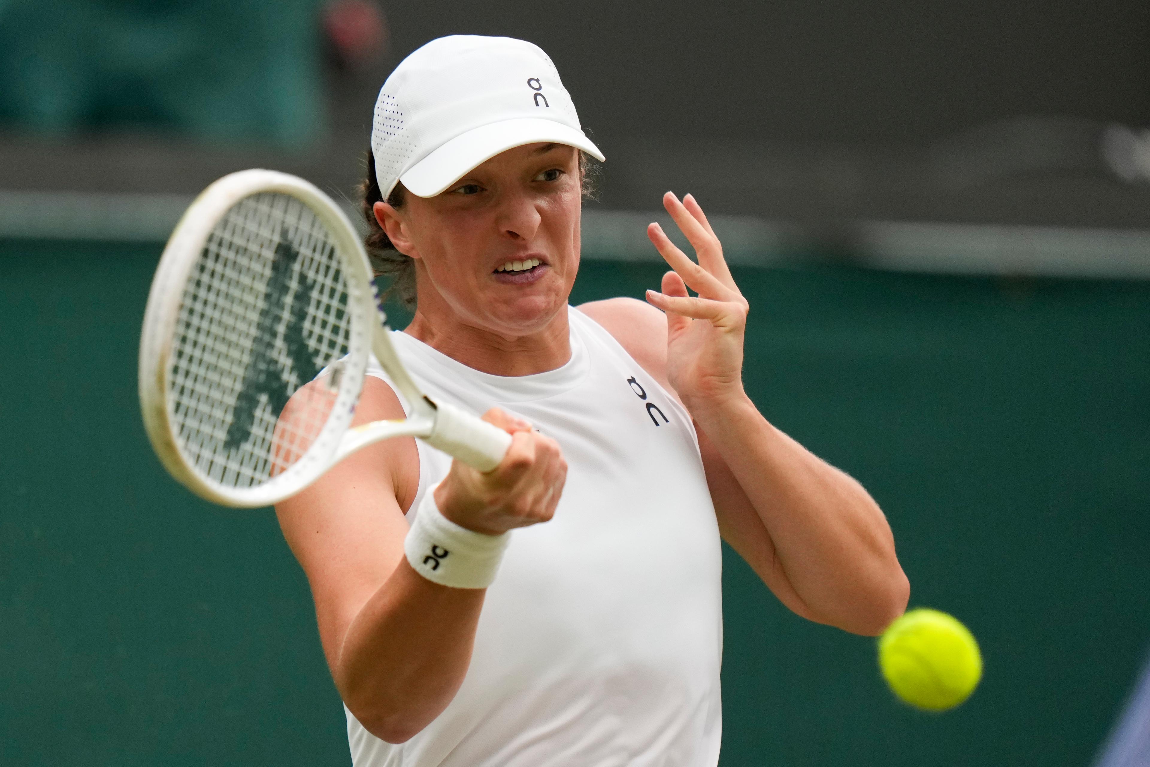 Iga Swiatek i Wimbledon-mötet med Yulia Putintseva. Foto: Alberto Pezzali/AP Photo/TT