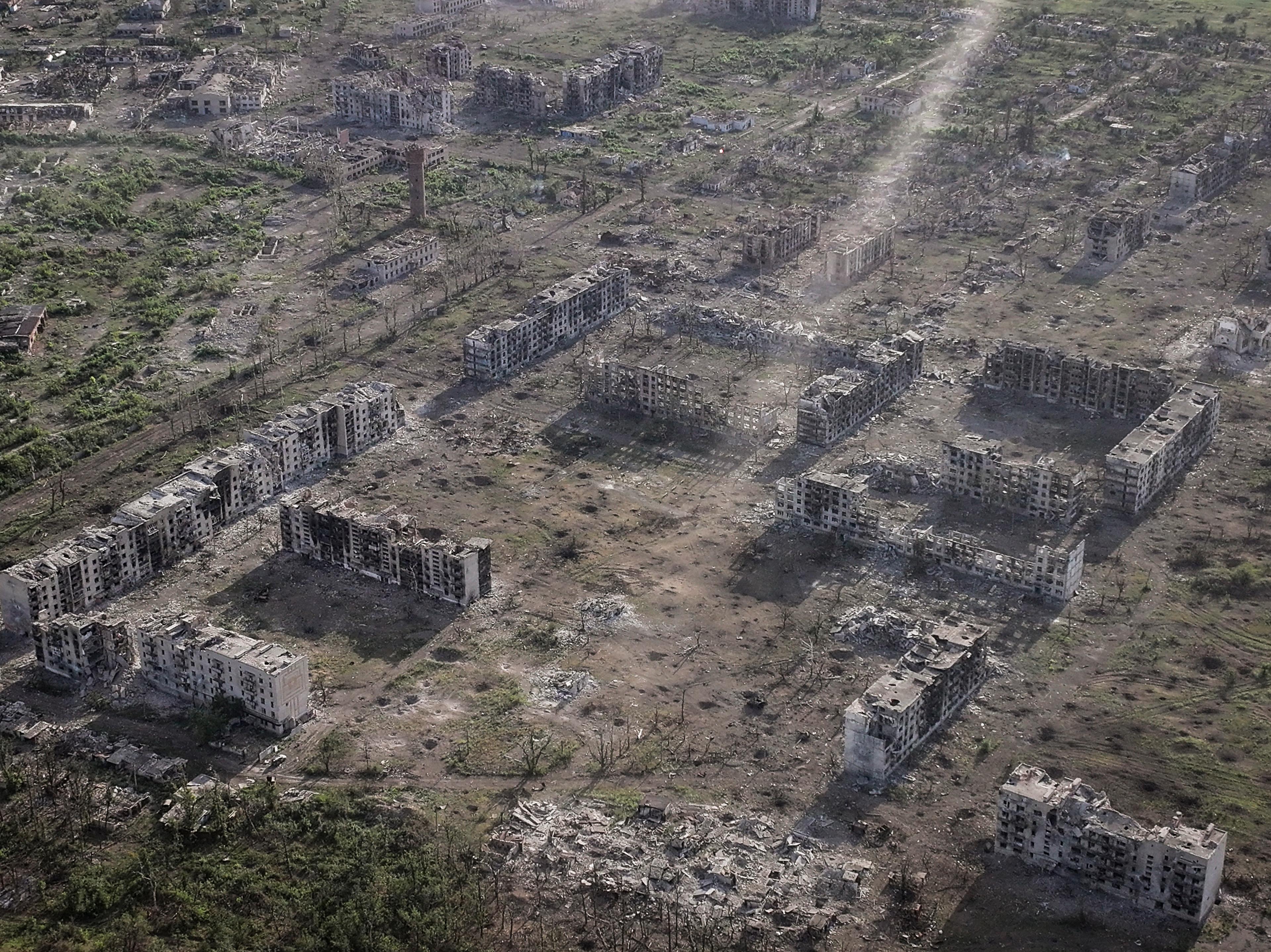 Staden Tjasiv Jar där de hårdaste striderna i Donetsk pågår. Bild från 4 juli. Foto: Ukrainas 24:e mekaniserade infanteri via AP/TT