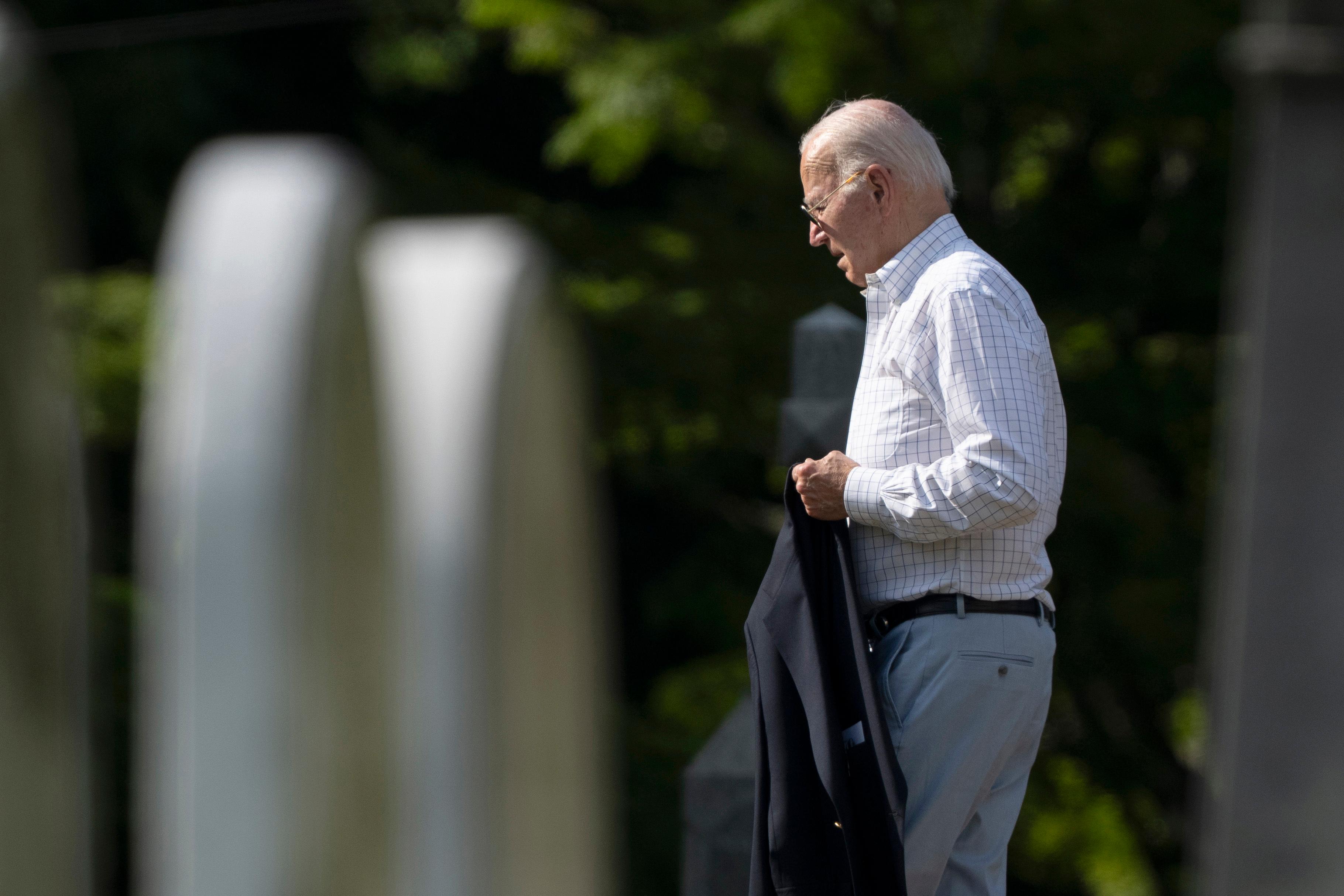 USA:s president Joe Biden anländer till en mässa i sin hemstad Wilmington i delstaten Delaware på lördagen. Foto: Manuel Balce Ceneta/AP/TT