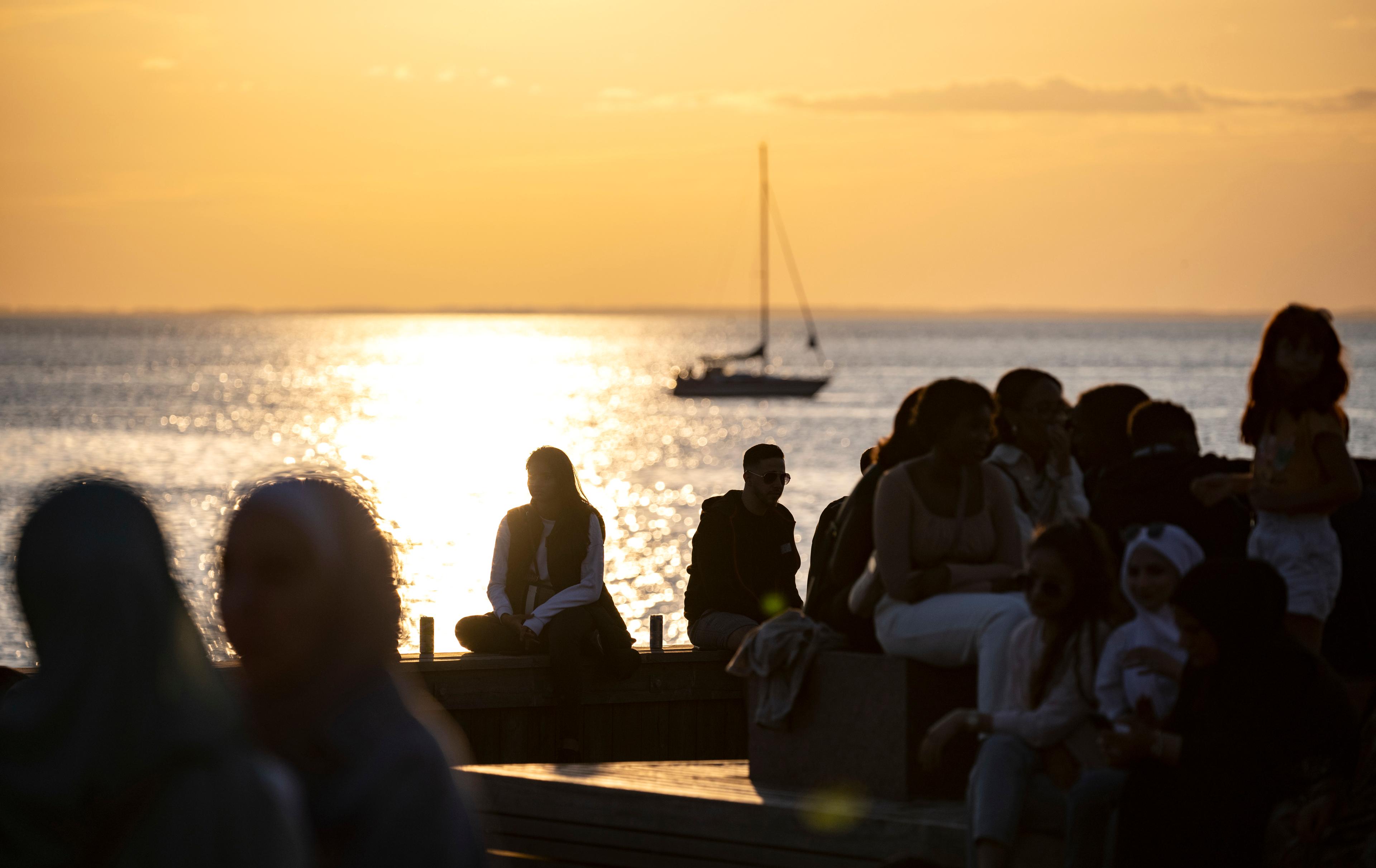 Sommar och semester är här och nu, men kan också ge ett ekonomiskt bakslag i höst. Arkivbild. Foto: Johan Nilsson/TT