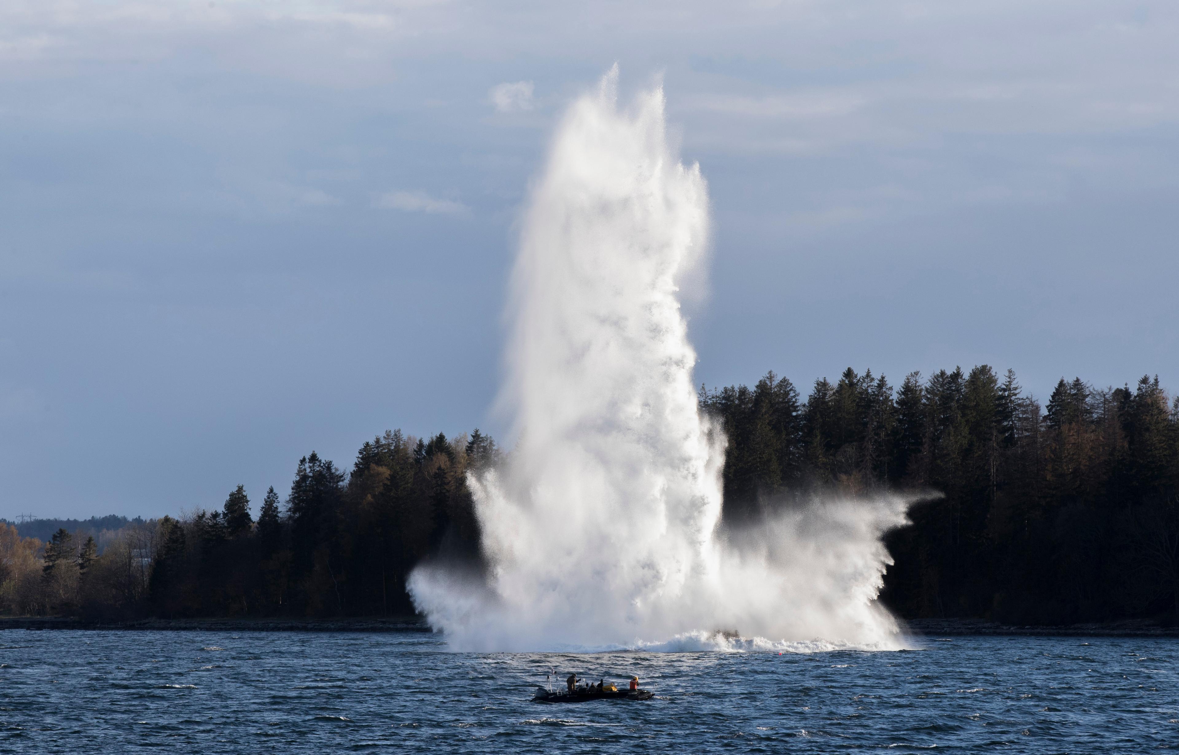 Sprängning av en sjömina i Norge. Arkivbild. Foto: Vidar Ruud/NTB/TT