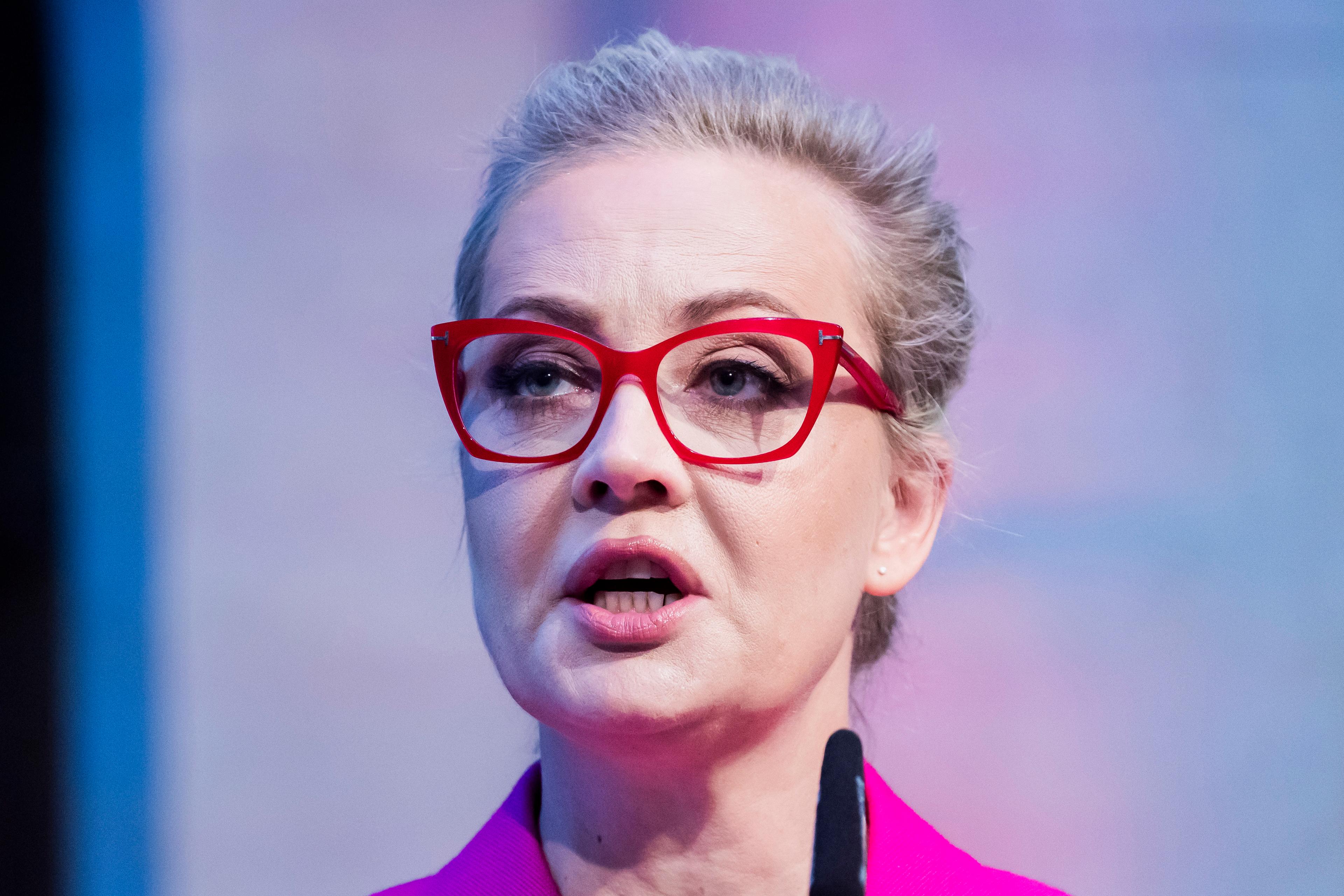 Julia Navalnaja håller tal i Berlin i juni. Efter maken Aleksej Navalnyjs död i februari har hon blivit en ledargestalt bland ryska oppositionella. Foto: Christoph Soeder/AP/TT